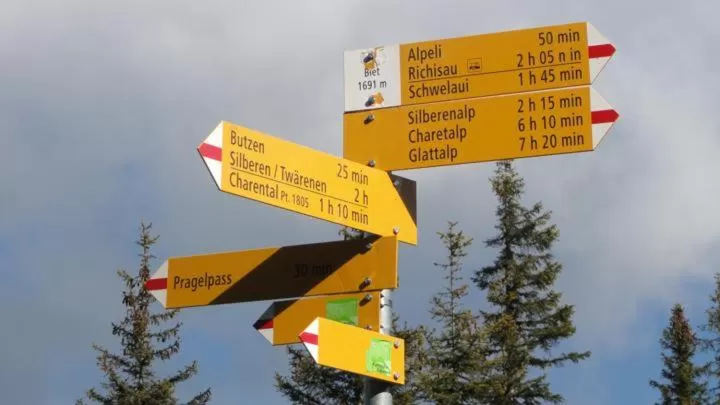 Hiking in Hotel Rhodannenberg AG