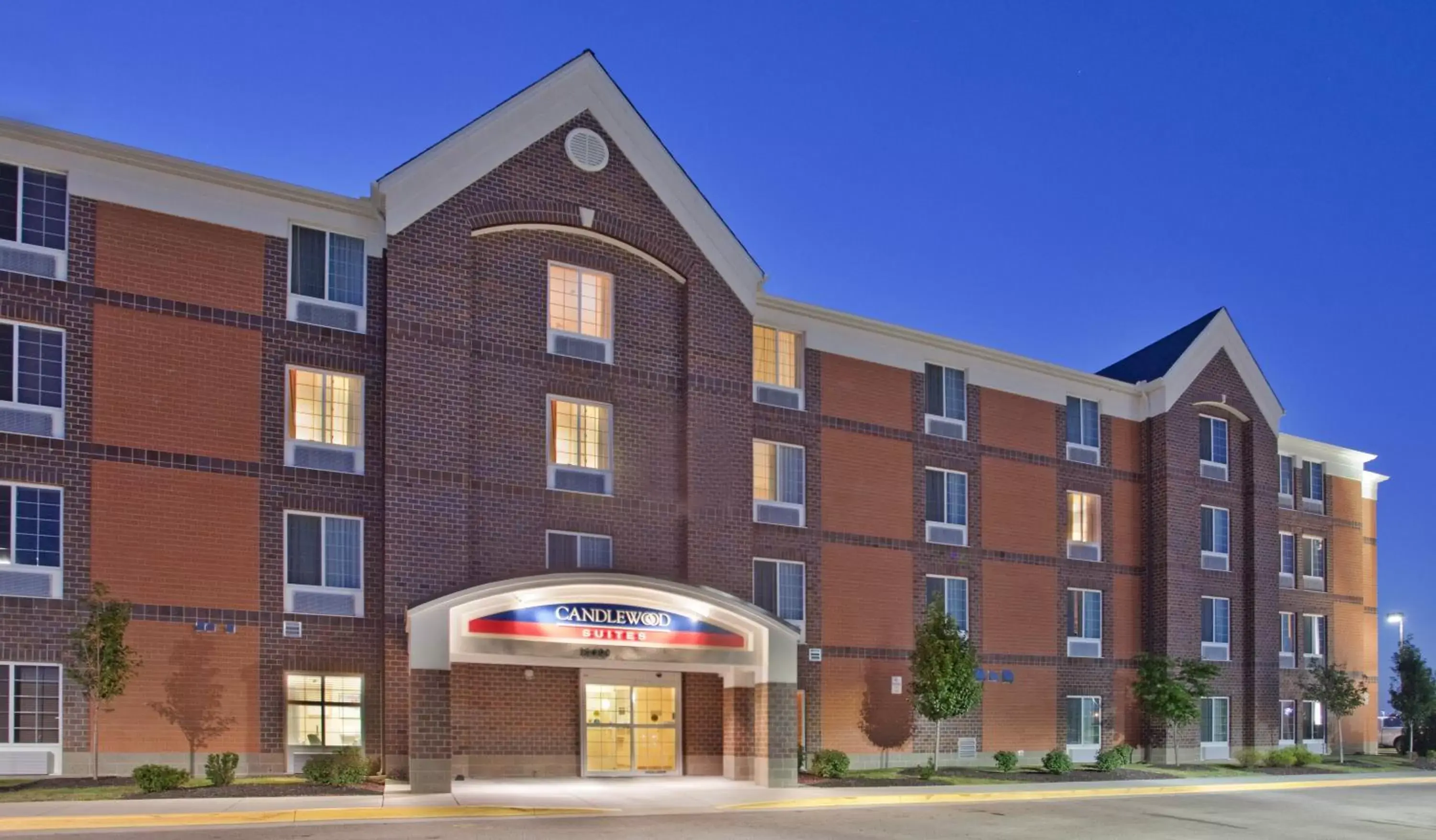 Property Building in Candlewood Suites Olathe, an IHG Hotel
