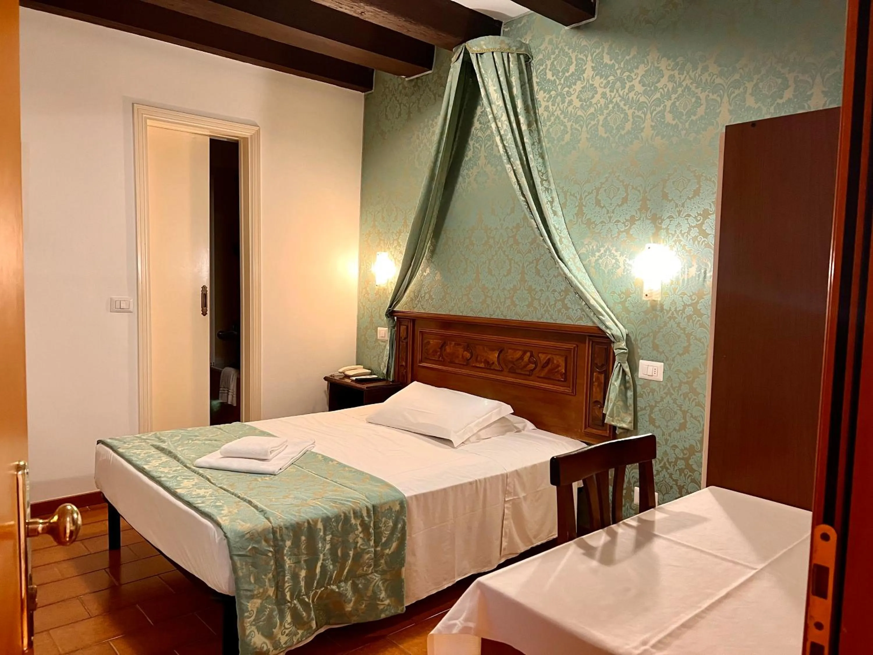 Photo of the whole room, Bed in Hotel Canada