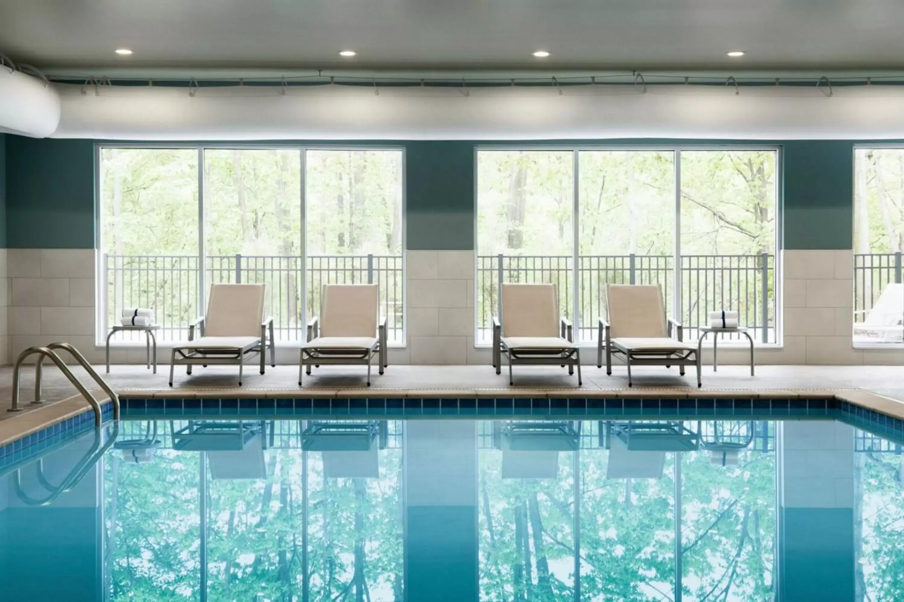 Swimming Pool in Holiday Inn Express & Suites - Warsaw - E Center, an IHG Hotel