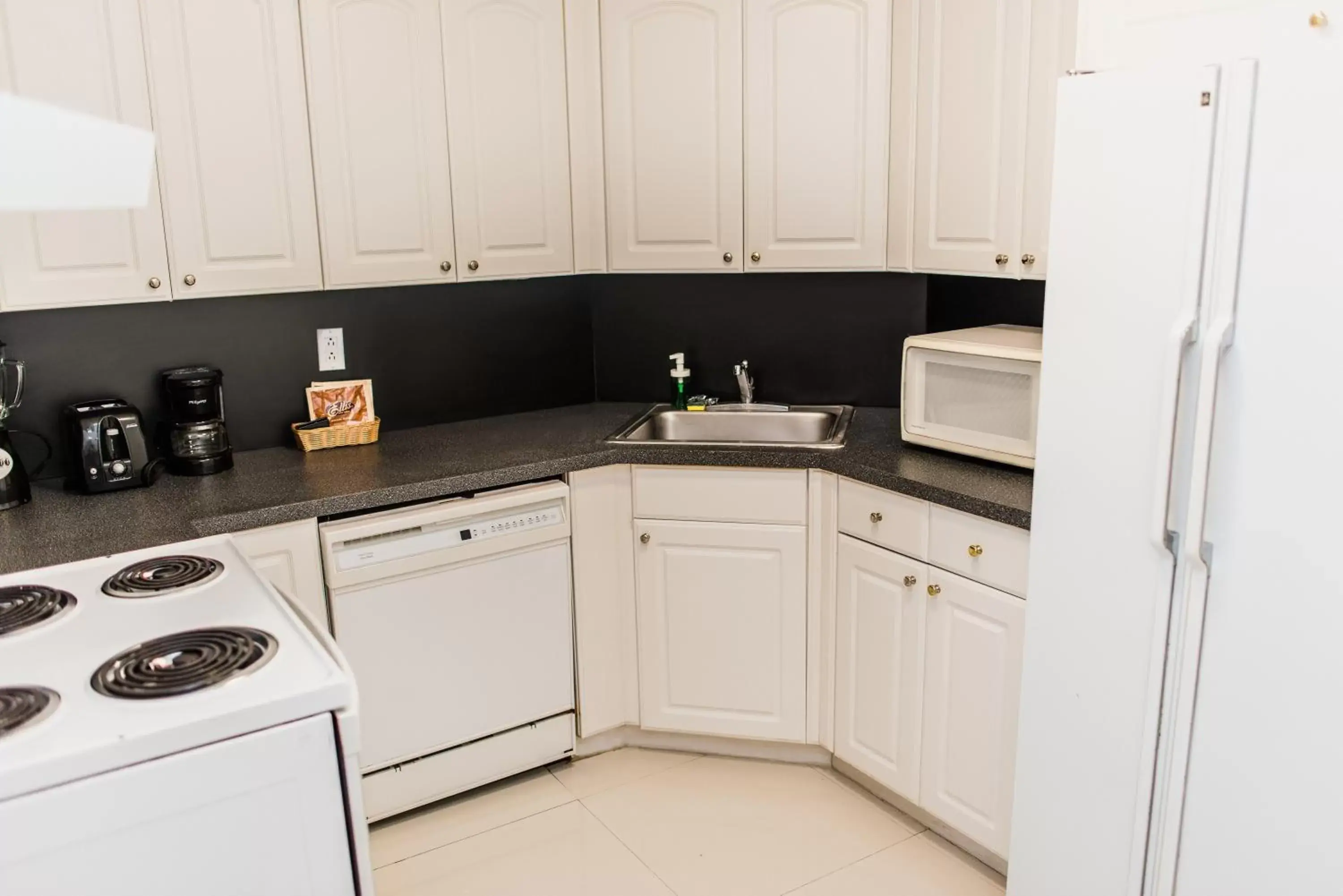 Signature 2 Bedroom Condo 1 King & 2 Queens Balcony in The Alexander Beach Residences Signature 2 Bedroom Condo 1 King & 2 Queens Balcony in The Alexander Beach Residences