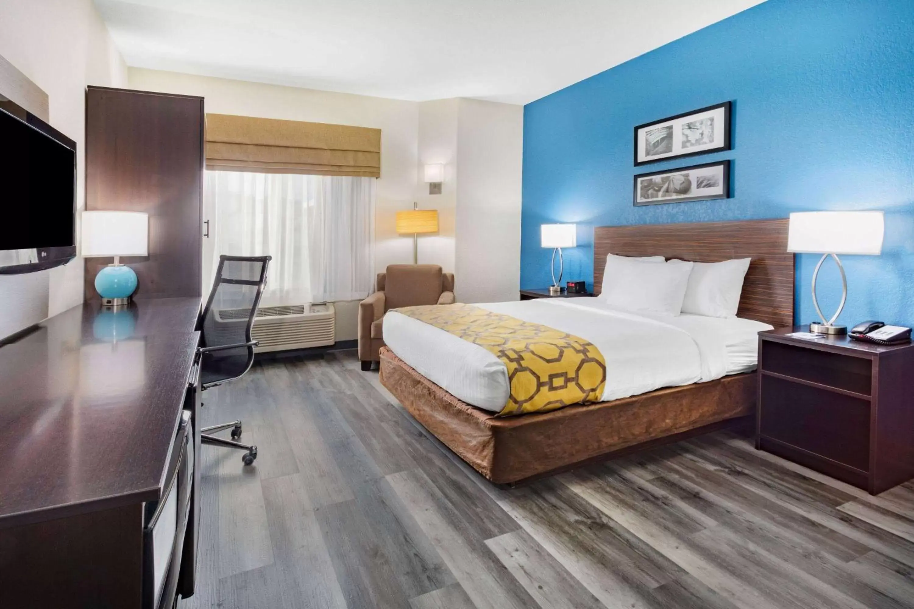 Photo of the whole room, Bed in Baymont by Wyndham Milan