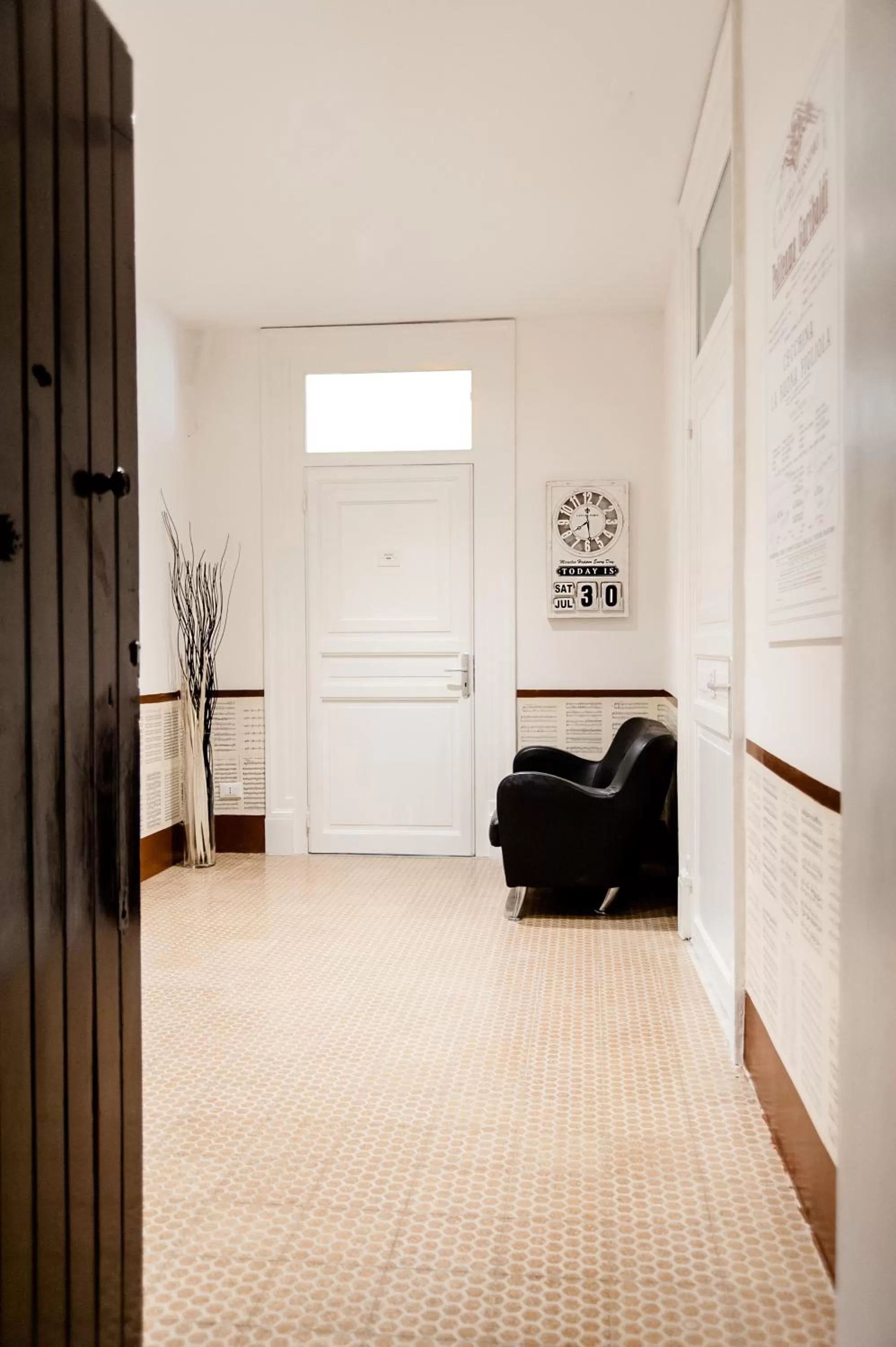 Lobby or reception in L'Opera Buffa