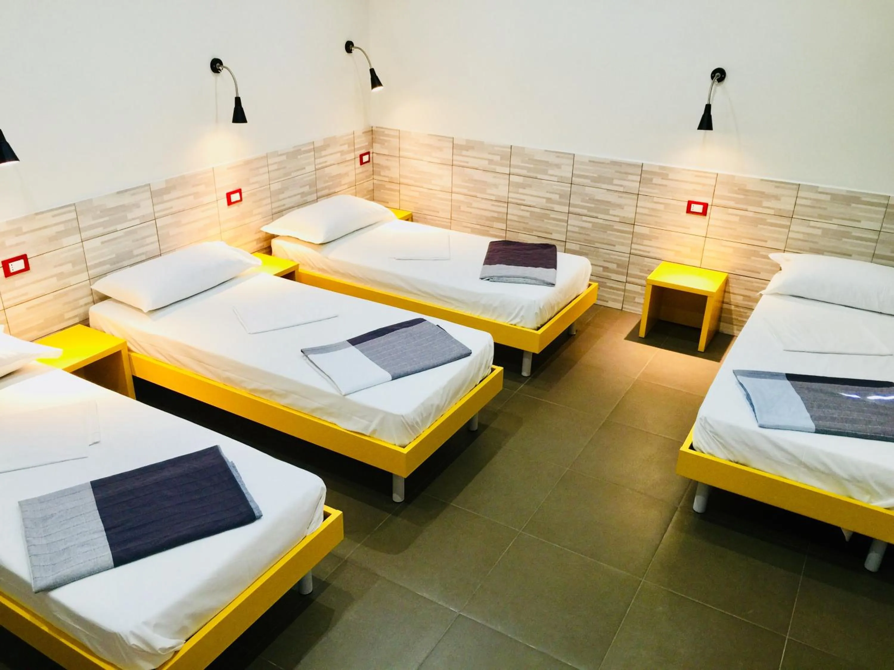 Bedroom, Bed in Legend R.G.