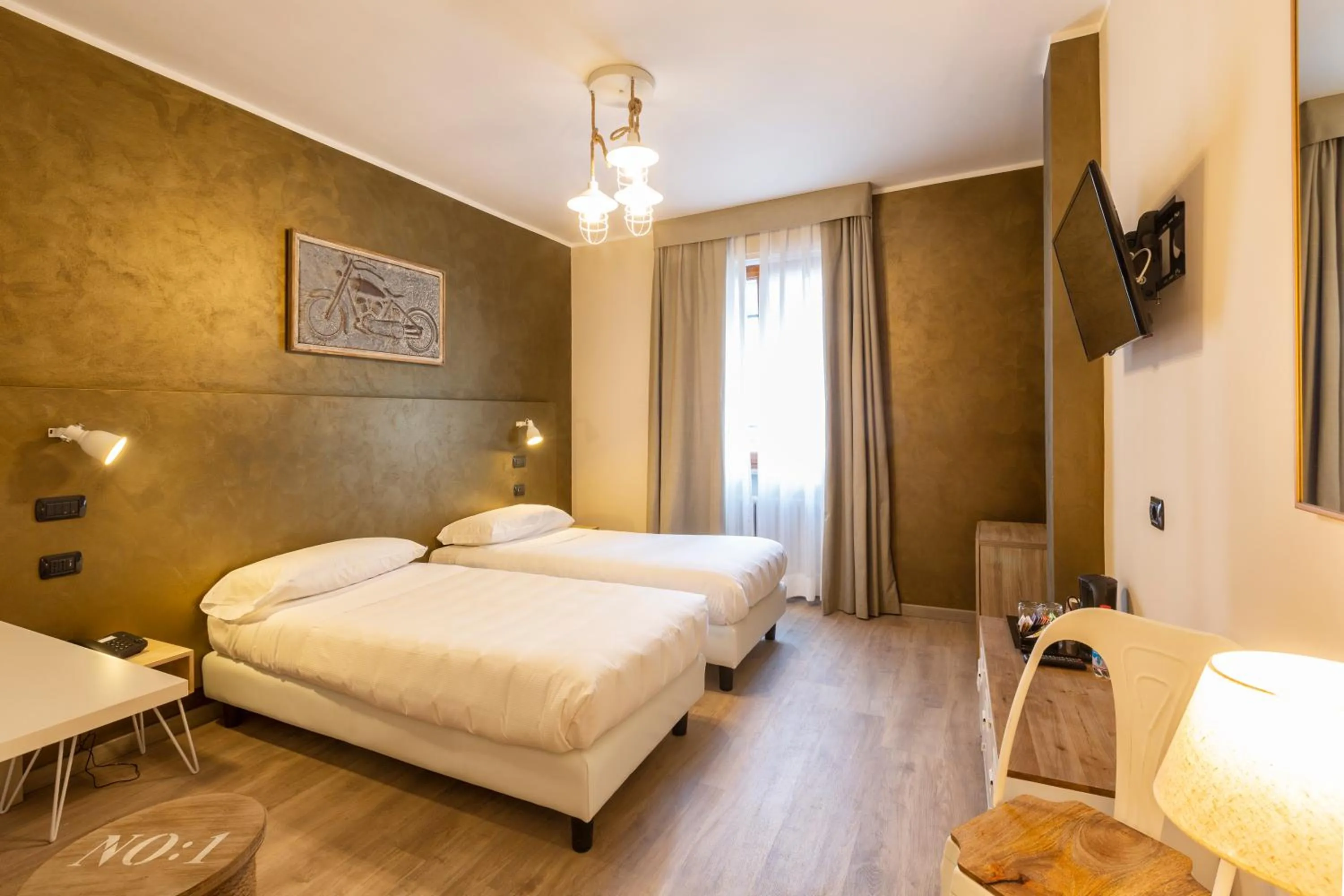 Photo of the whole room, Bed in Hotel Napoleon Susa