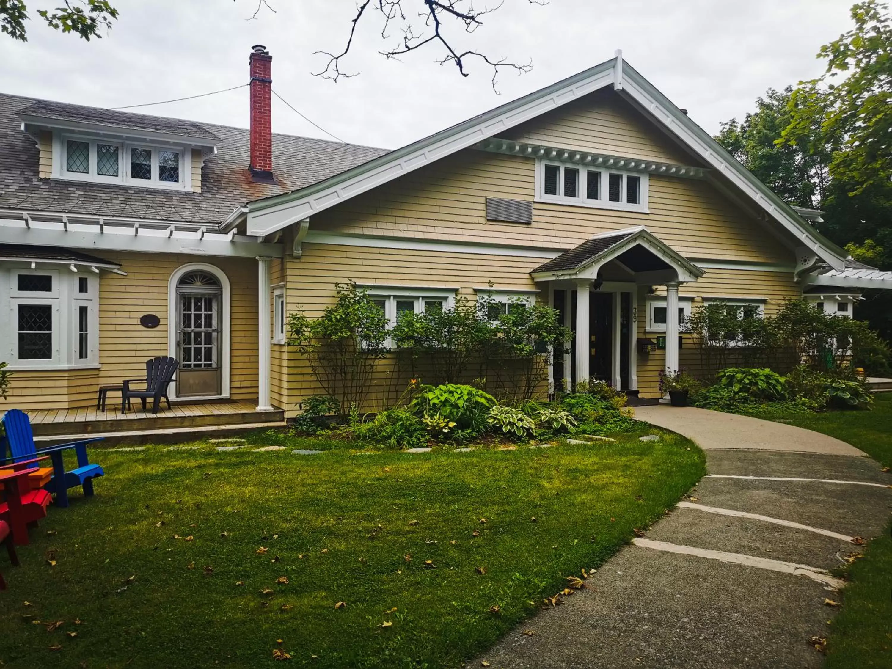 Property Building in Leaside Manor