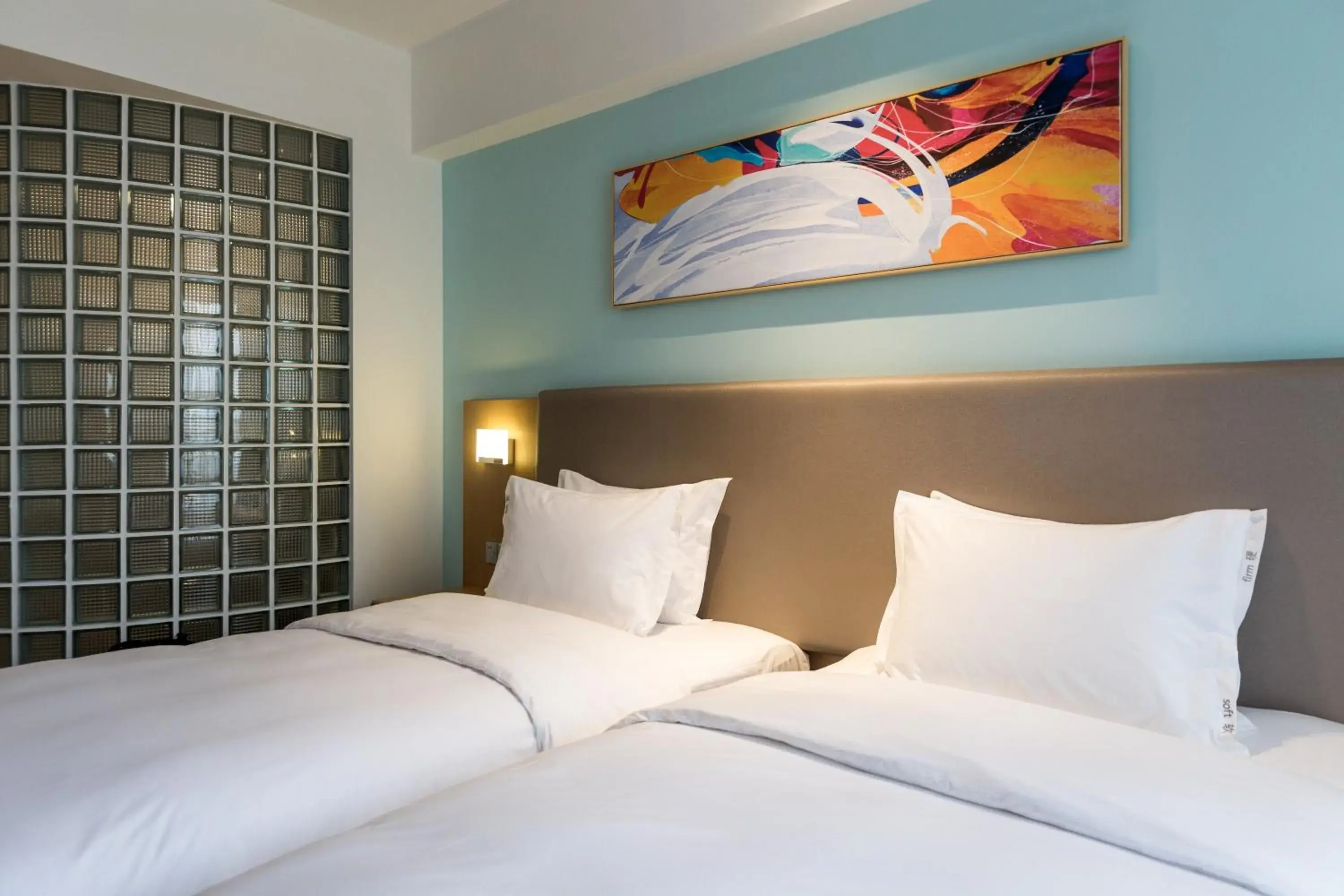 Bed in Holiday Inn Express Chengdu Xindu, an IHG Hotel
