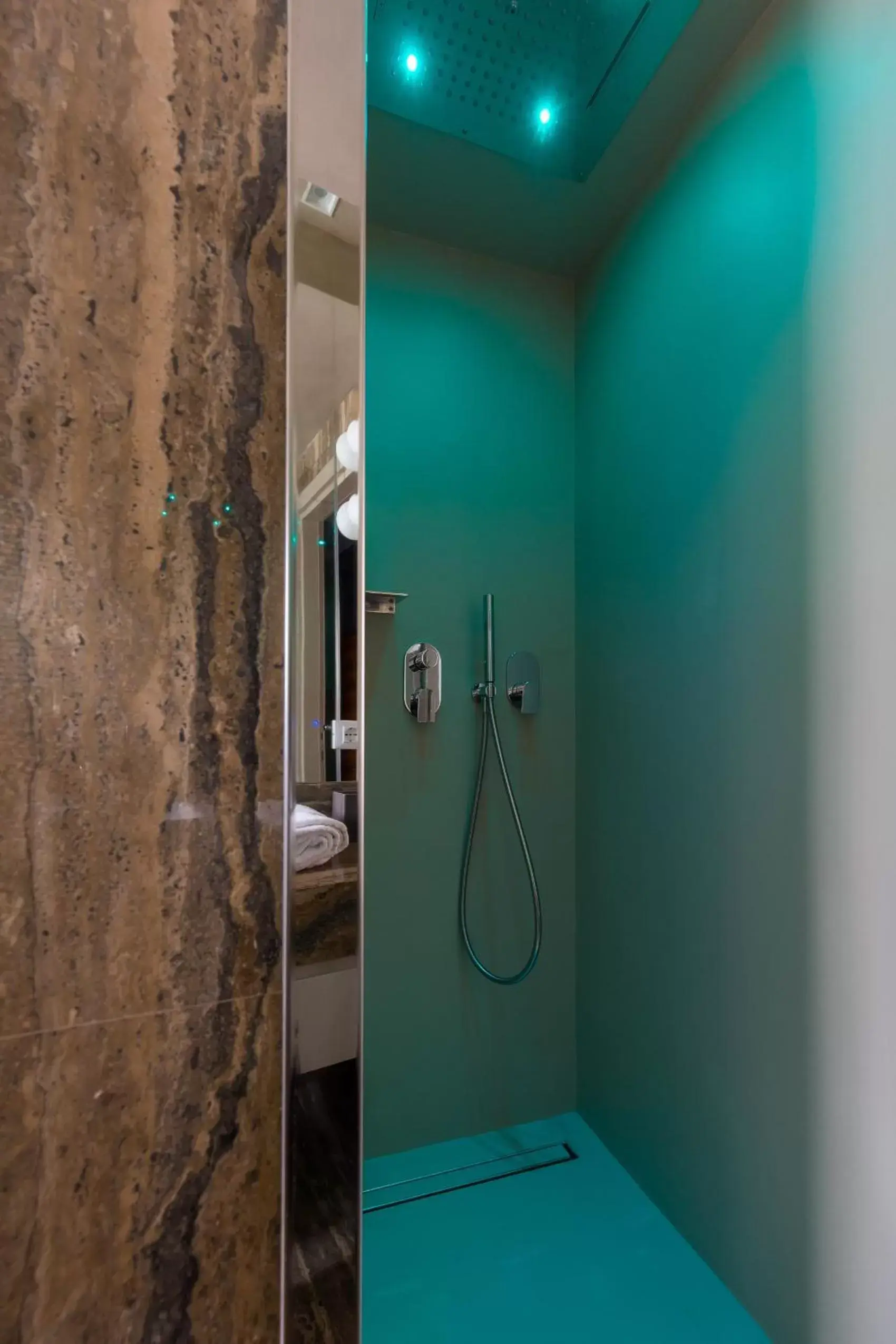 Shower, Bathroom in Hotel Liassidi Palace