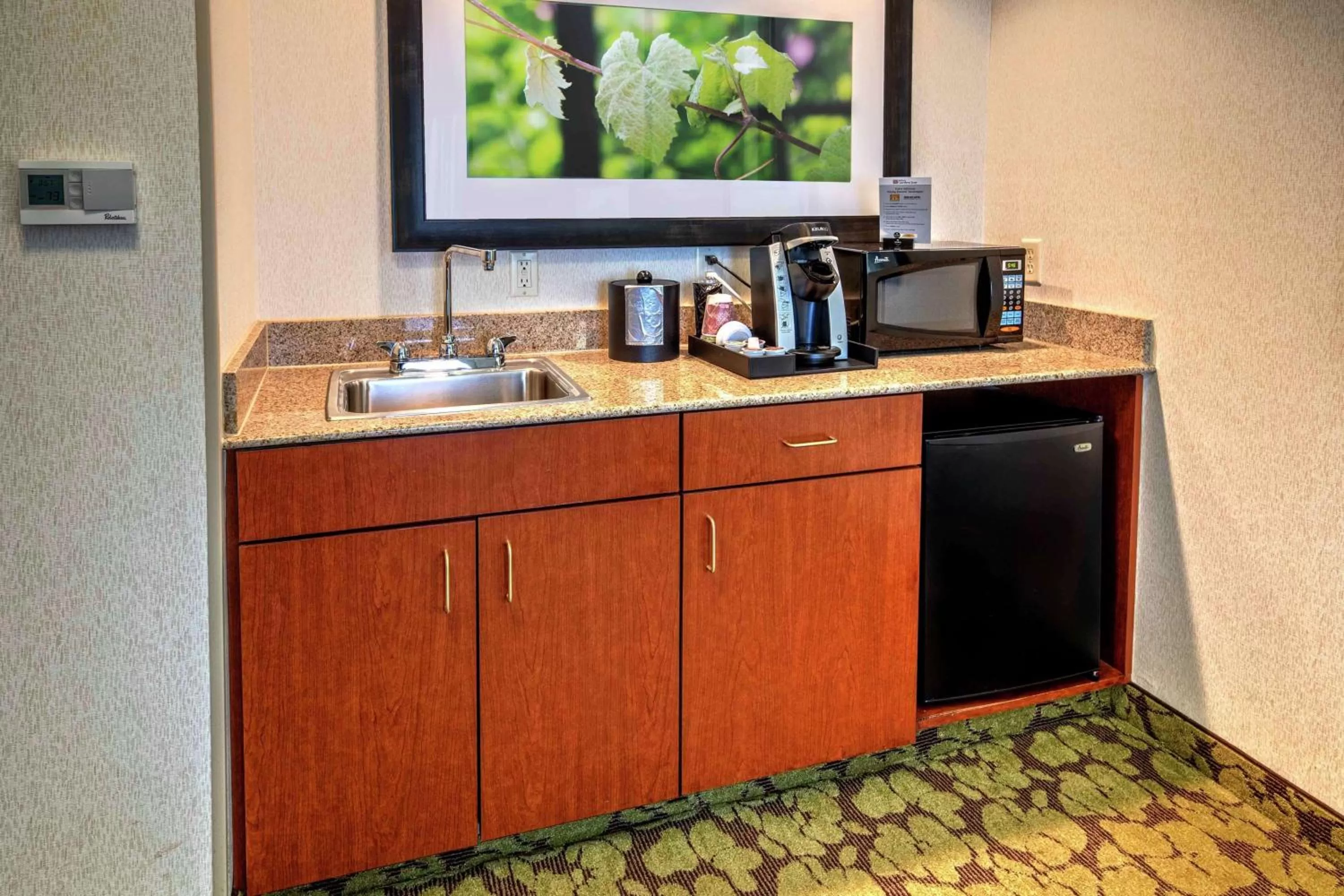 Kitchen or kitchenette in Hilton Garden Inn Minneapolis/Eden Prairie