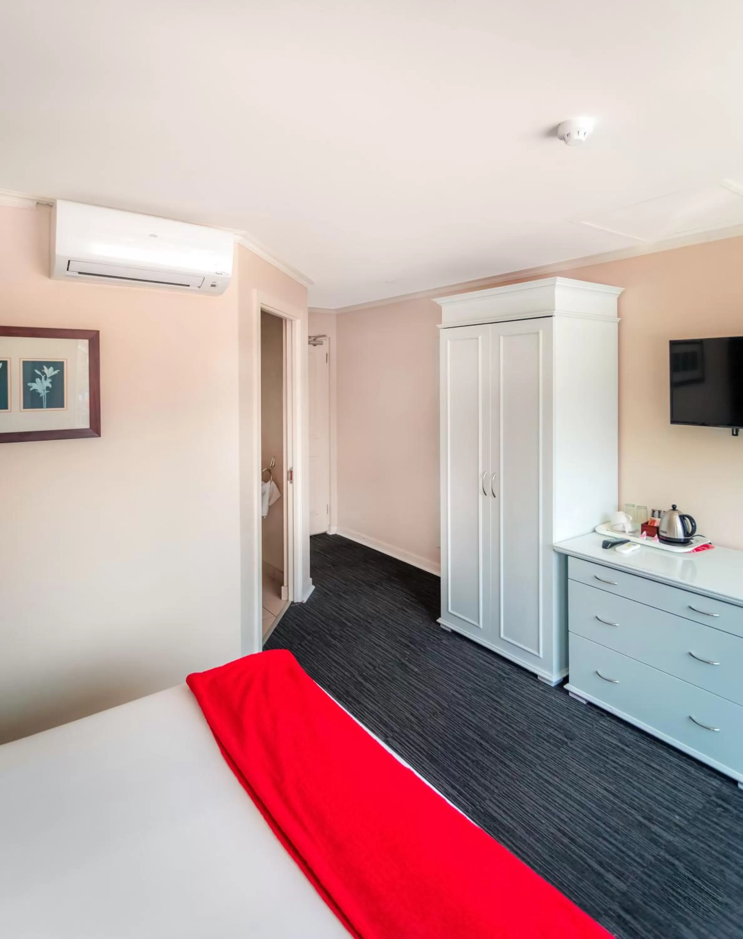 Photo of the whole room, Bed in Florida Park Hotel, Florida Road