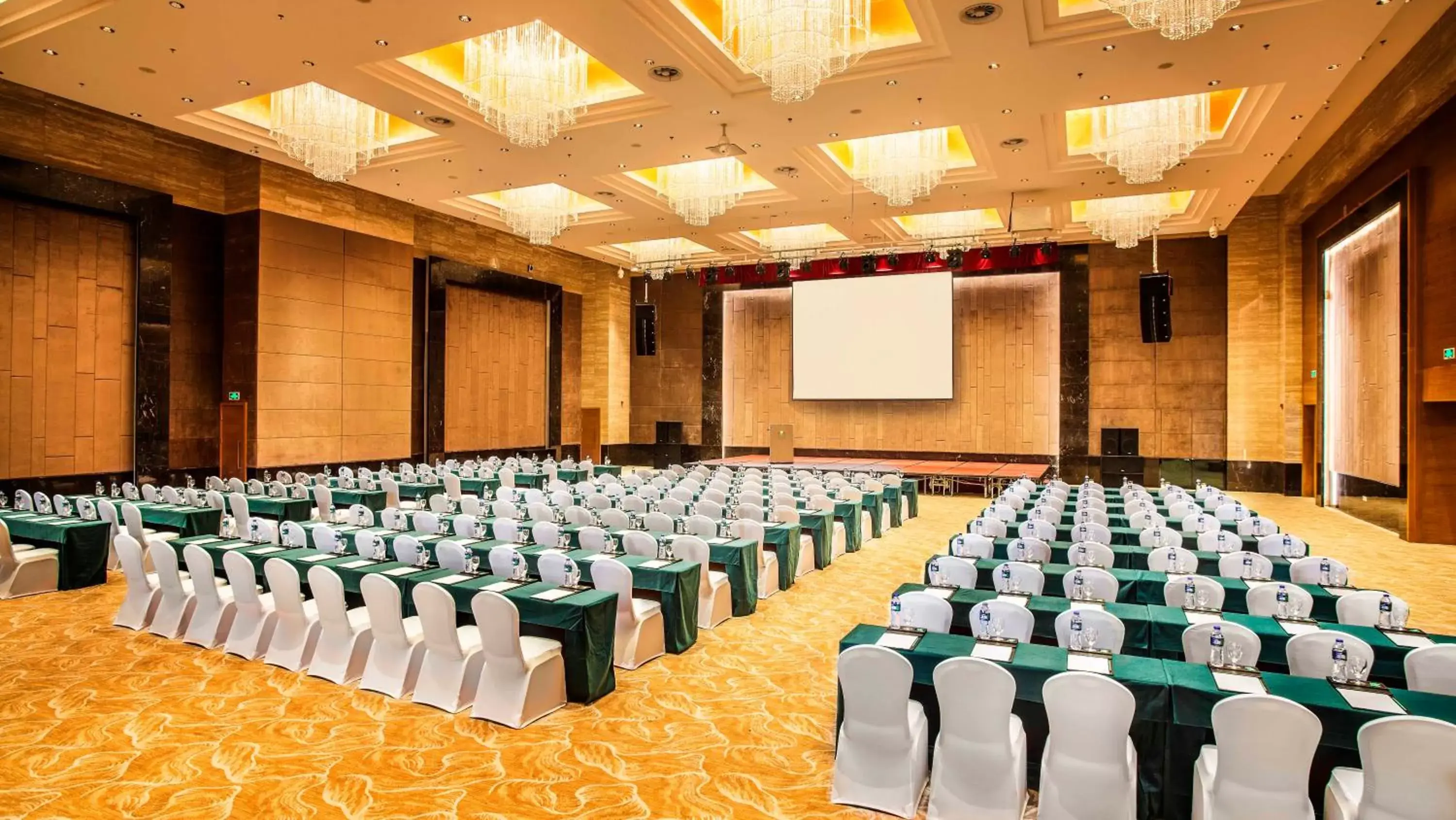Meeting/conference room in Holiday Inn Nanchang Riverside, an IHG Hotel