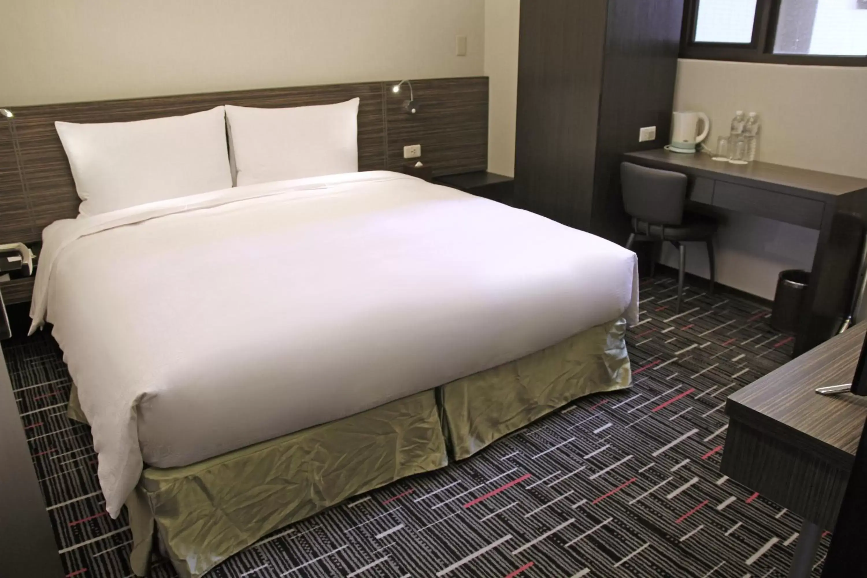 Bedroom, Bed in Capital Hotel SongShan