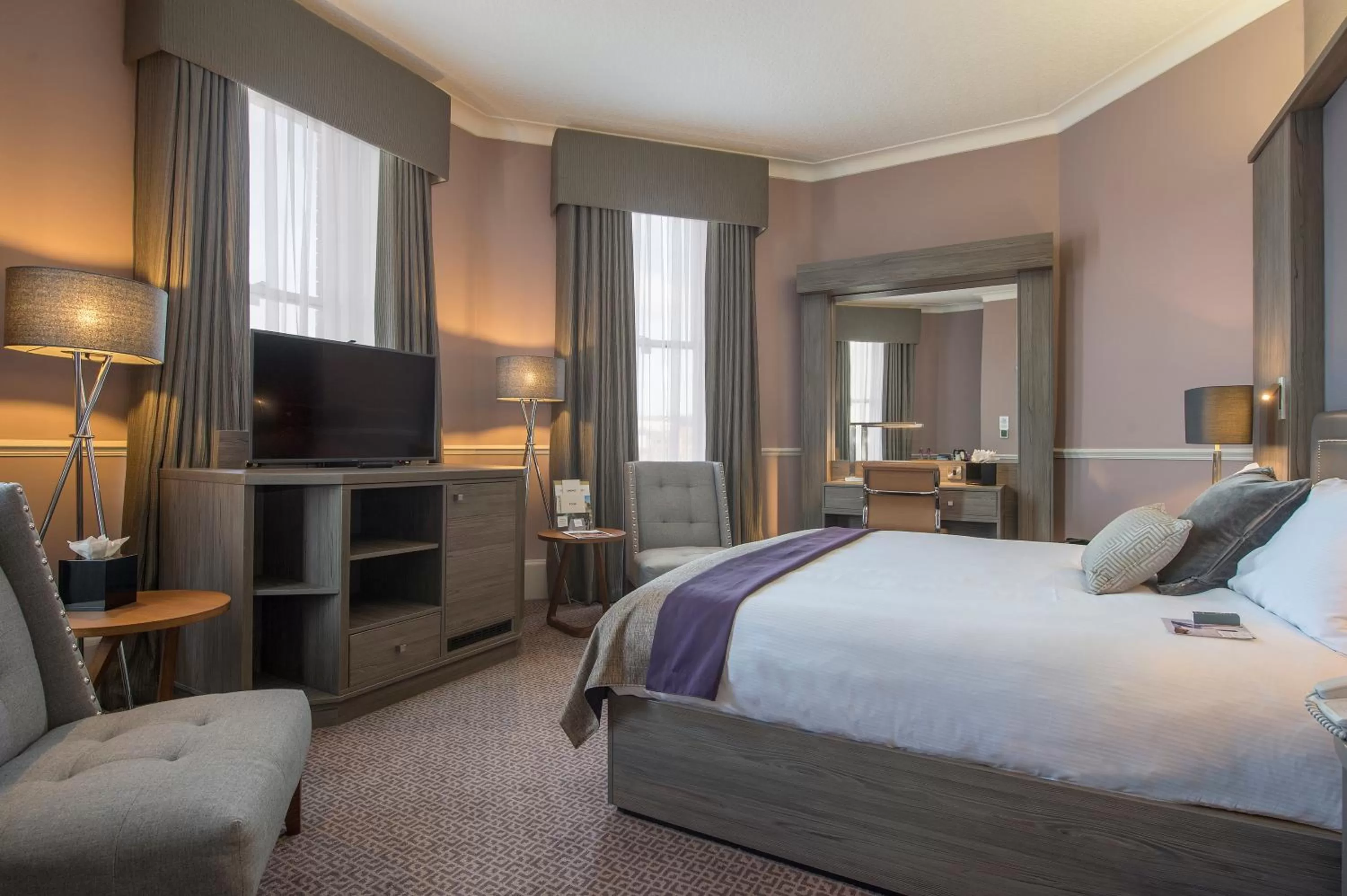 Bedroom, Bed in Crowne Plaza - Sheffield by IHG