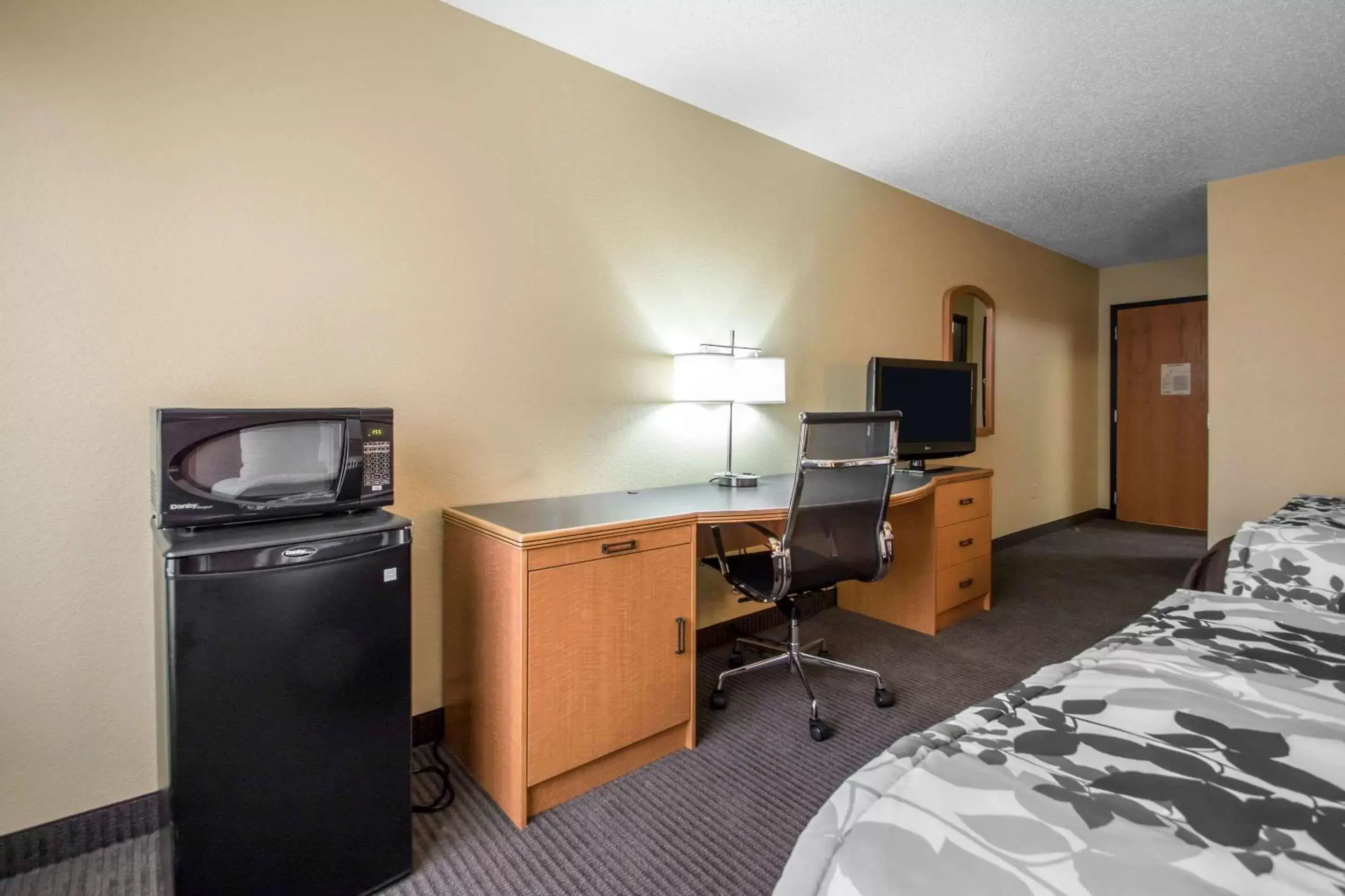 Photo of the whole room, TV/Entertainment Center in Sleep Inn & Suites Sheboygan I-43