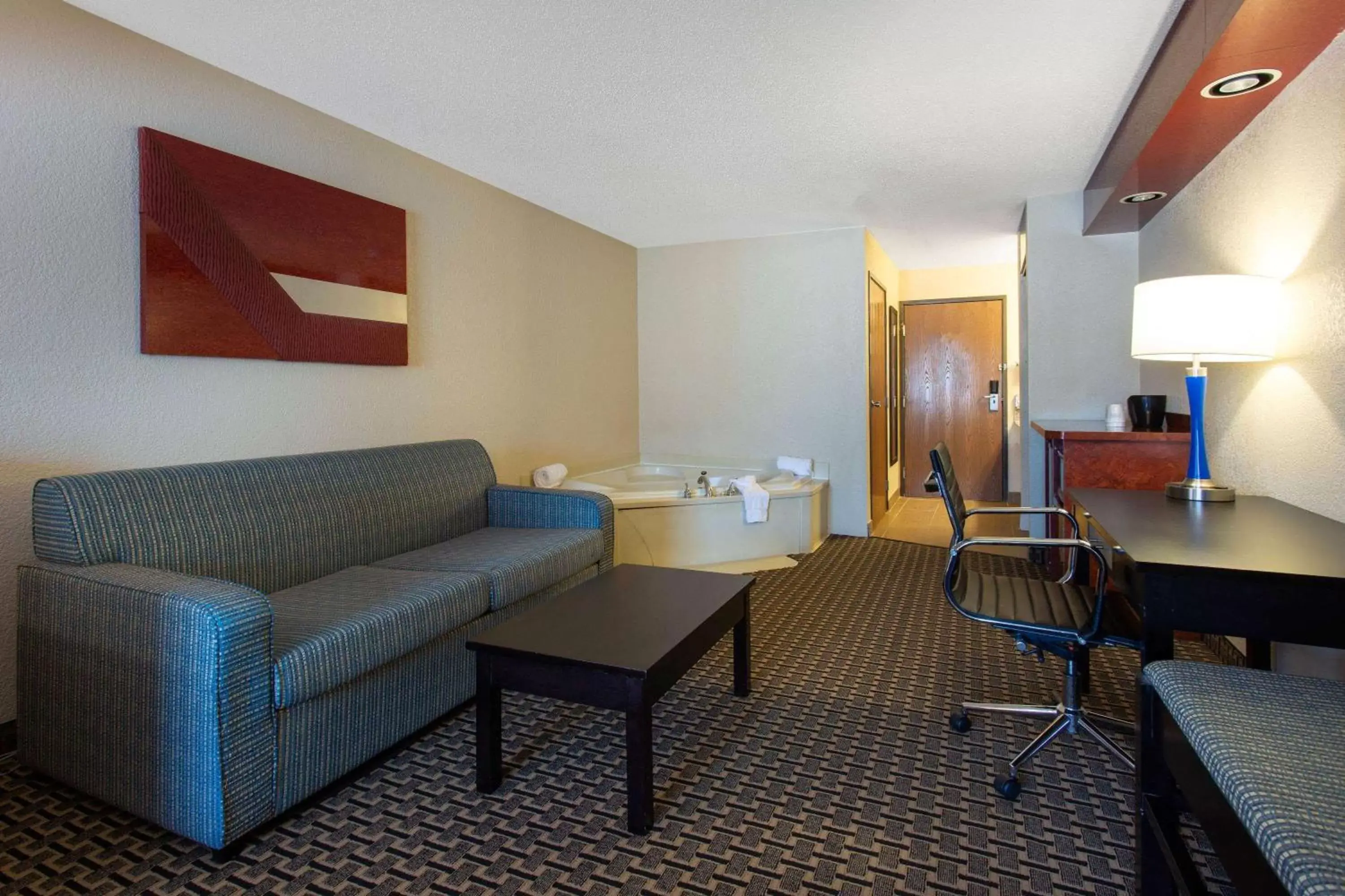 Photo of the whole room, Seating Area in Ramada by Wyndham Glendale Heights/Lombard