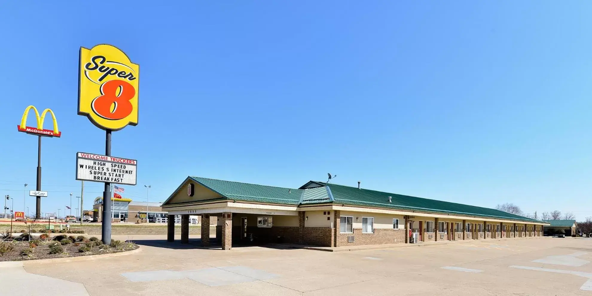 Property building in Super 8 by Wyndham Siloam Springs Property building in Super 8 by Wyndham Siloam Springs