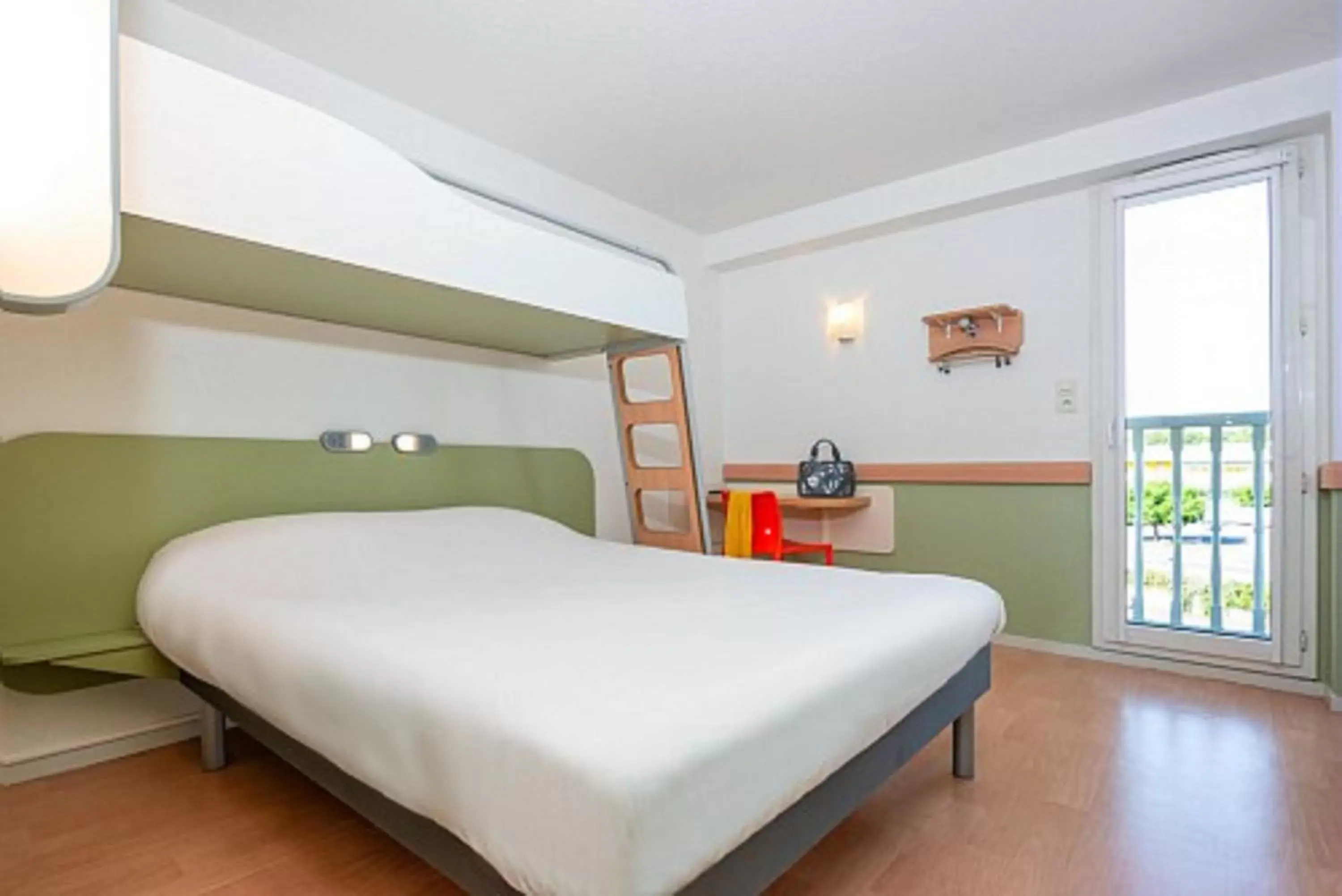 Bed in ibis Budget Mâcon Sud