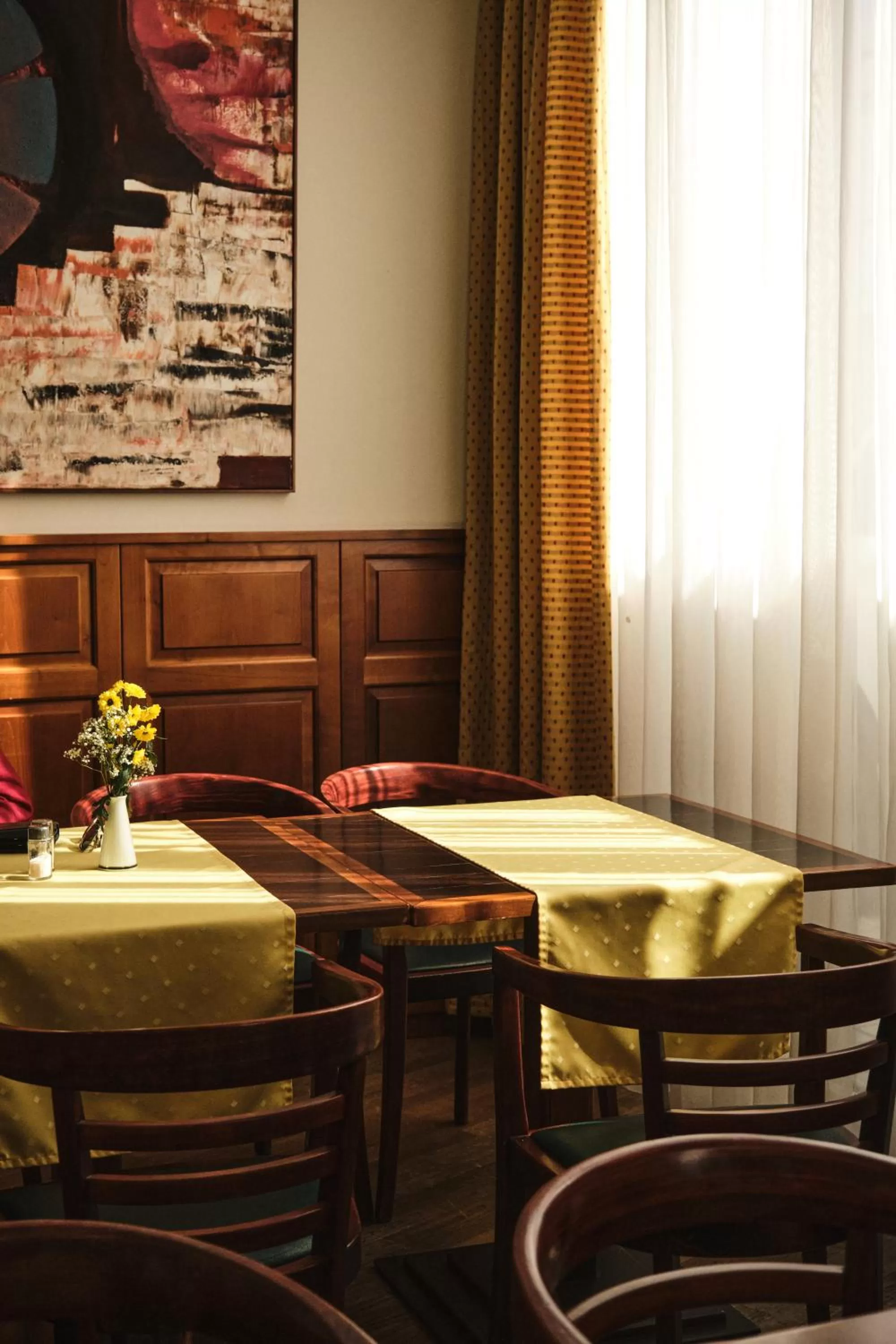 Restaurant/places to eat in Hotel Exel