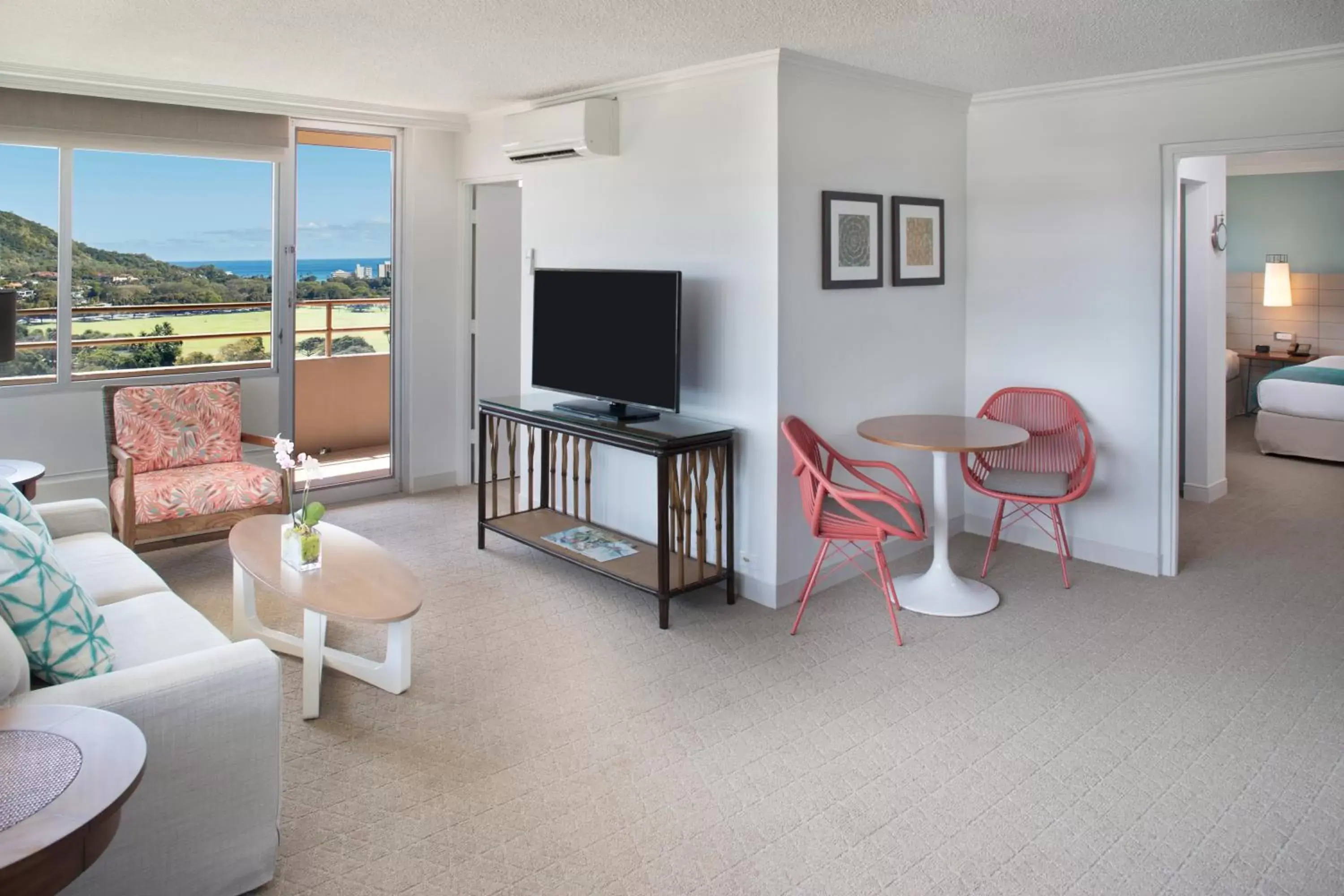 TV and multimedia, Seating Area in Queen Kapiolani Hotel