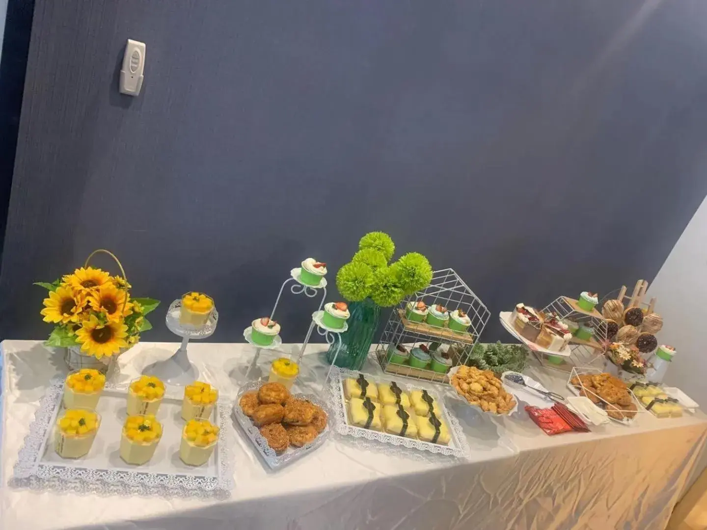 Buffet breakfast in Holiday Inn Express - Wuhan Optical Valley by IHG Buffet breakfast in Holiday Inn Express - Wuhan Optical Valley by IHG