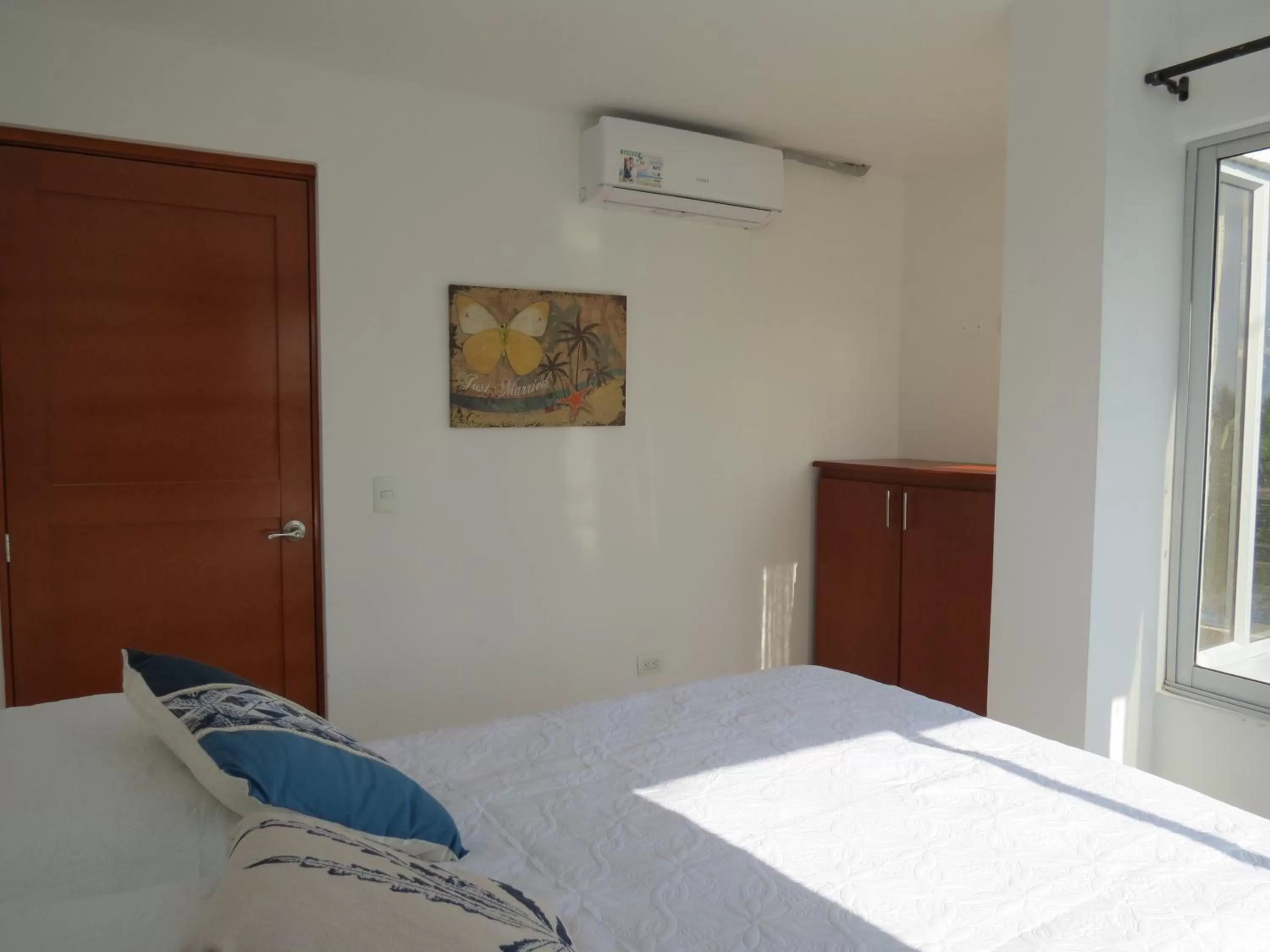 Photo of the whole room, Bed in ZOJO MARiNA BAY