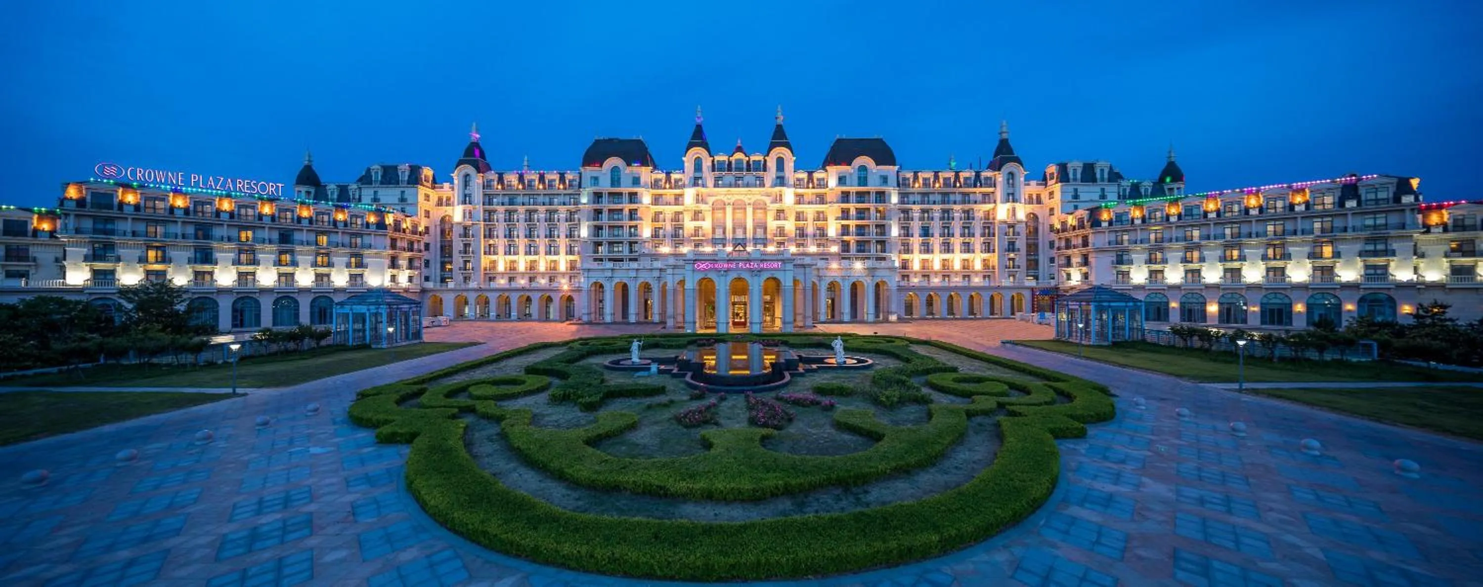 Property building in Crowne Plaza Ocean Spring Resort by IHG