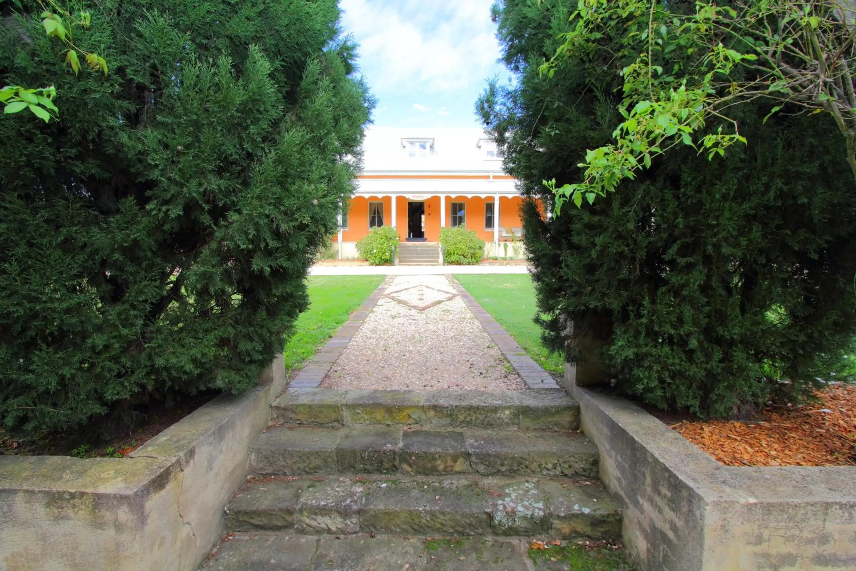 Facade/entrance in Fitzroy Inn Historic Retreat Mittagong