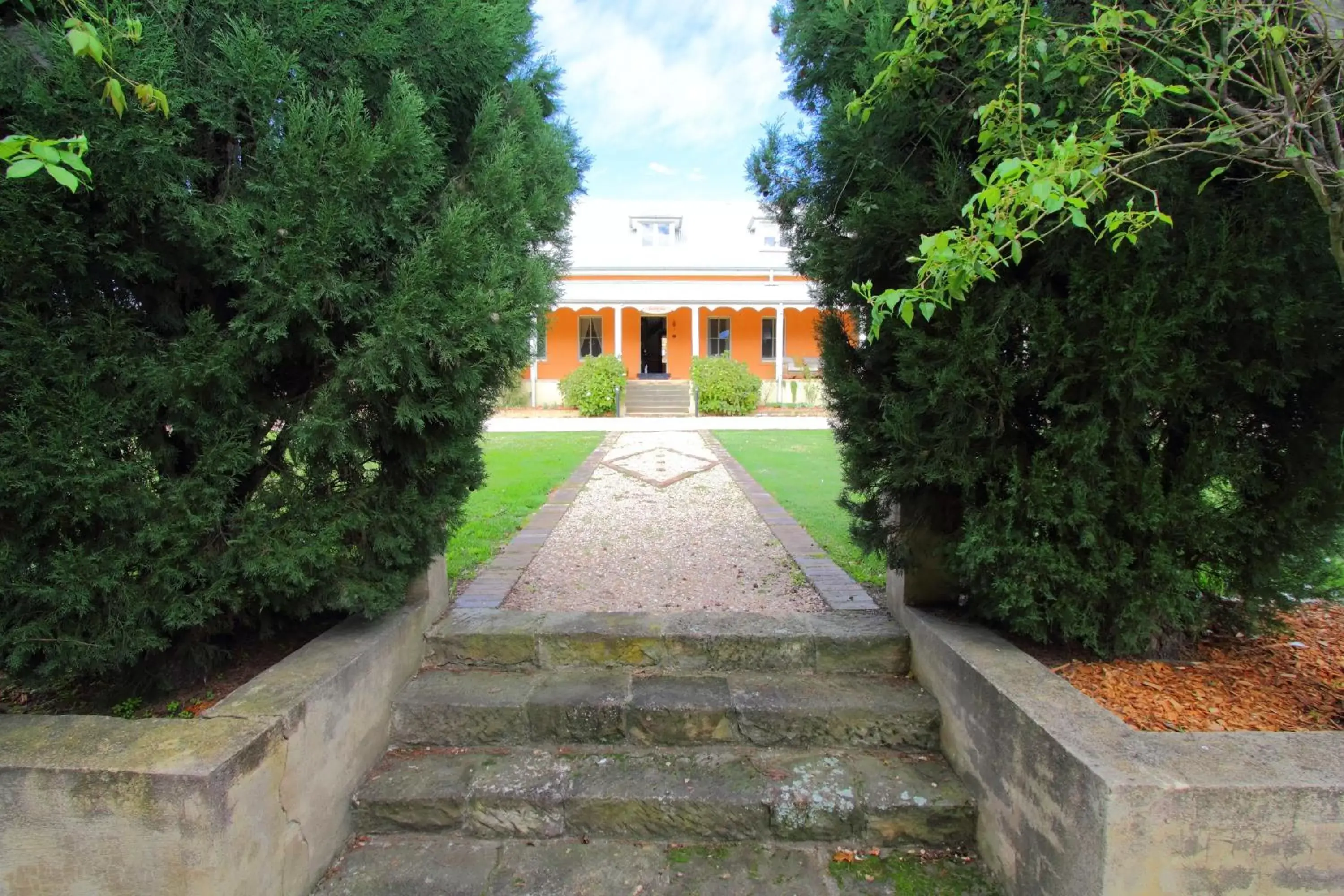 Facade/entrance, Garden in Fitzroy Inn Historic Retreat Mittagong