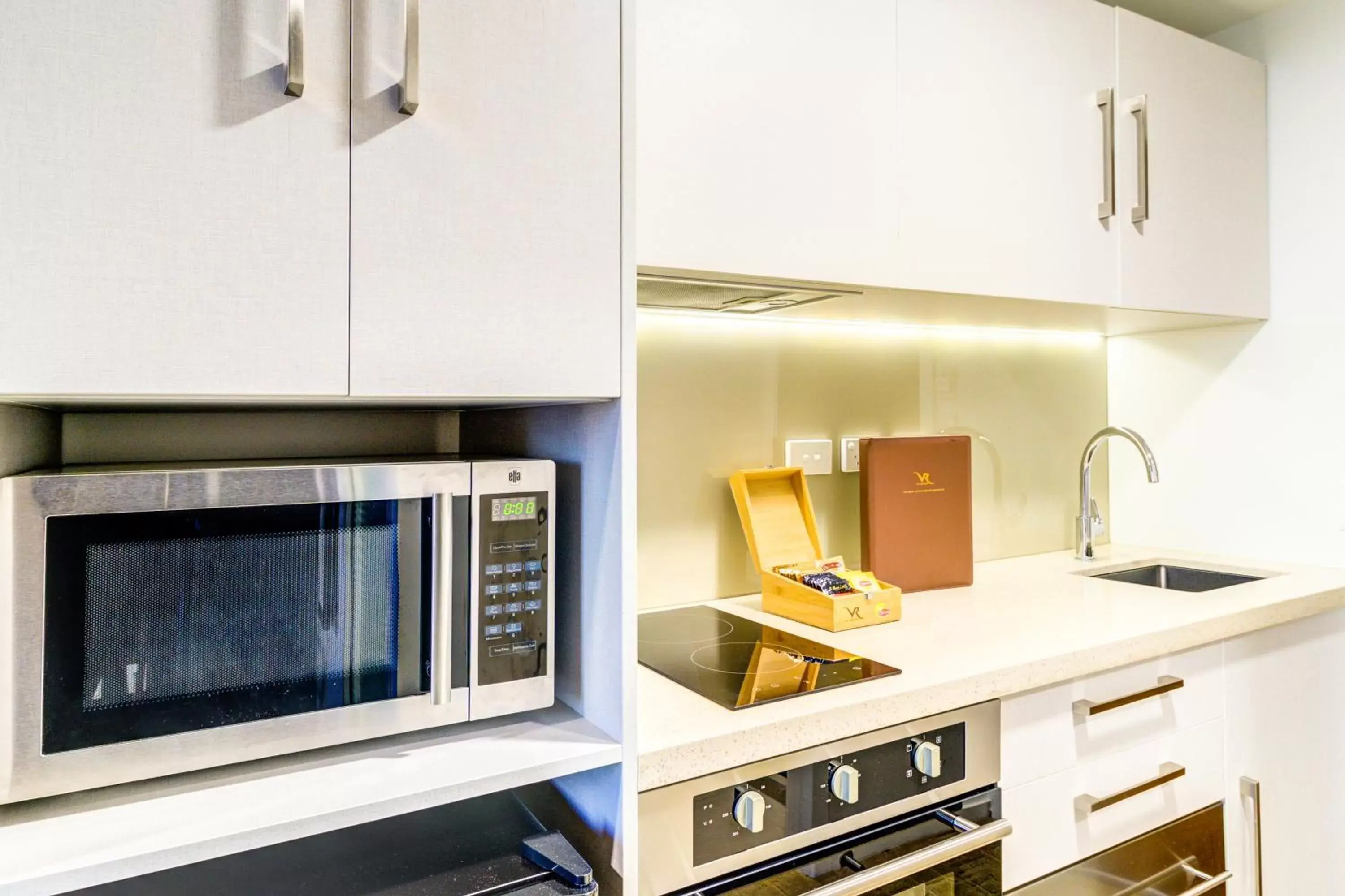 Kitchen or kitchenette, Kitchen/Kitchenette in VR Queen Street Hotel & Suites