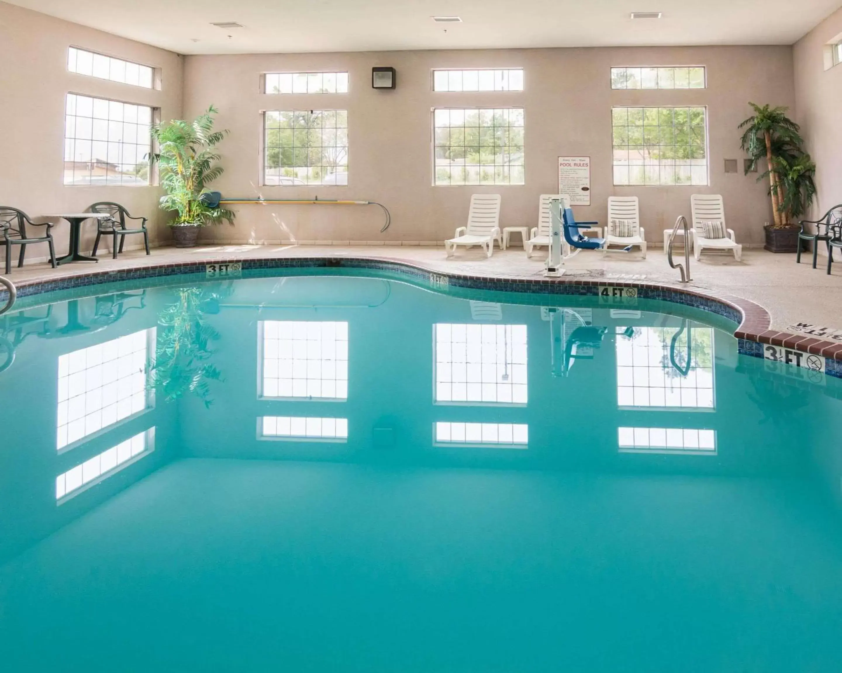 On site, Swimming Pool in Comfort Suites Texarkana