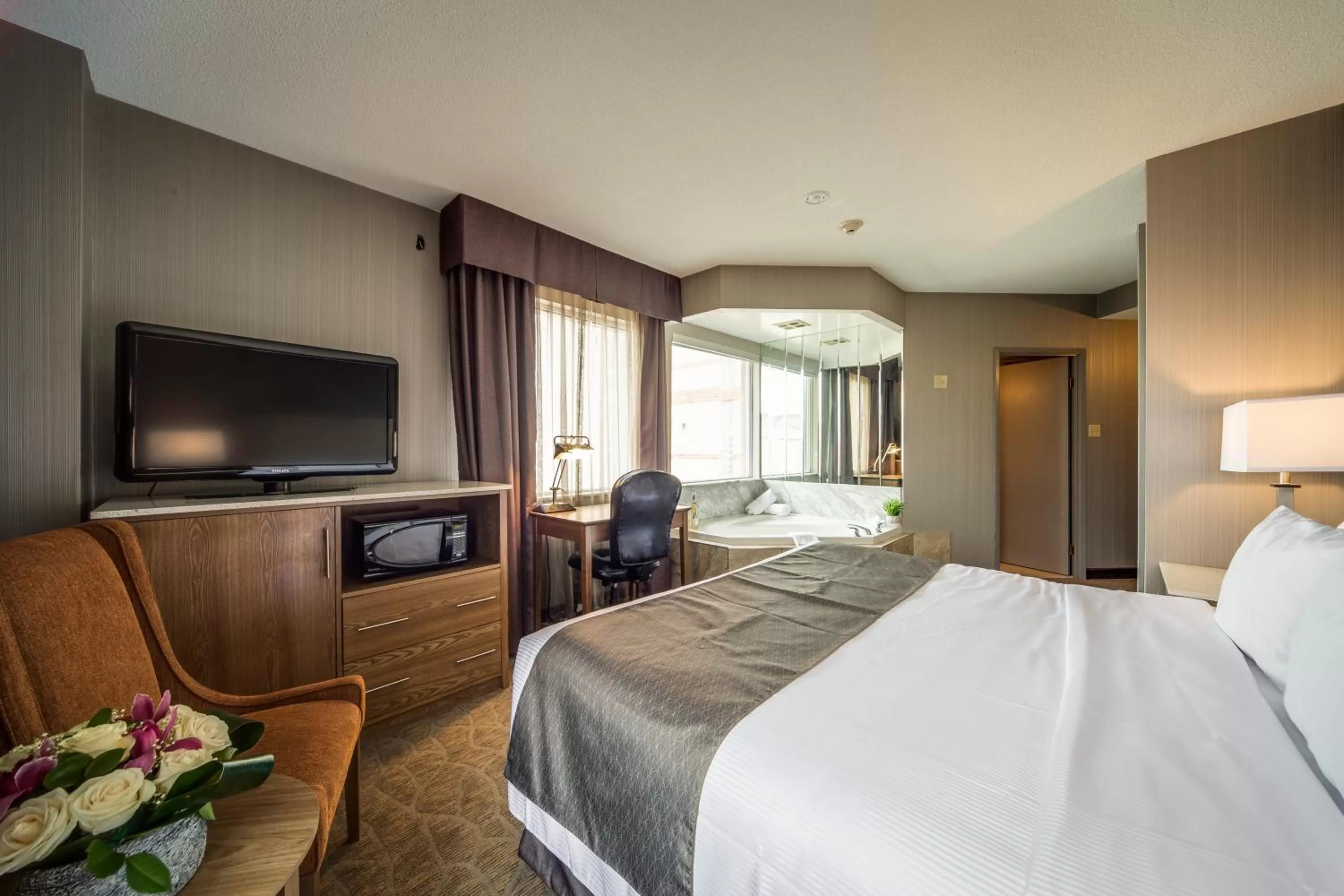 Photo of the whole room, Bed in Monte Carlo Inn Airport Suites