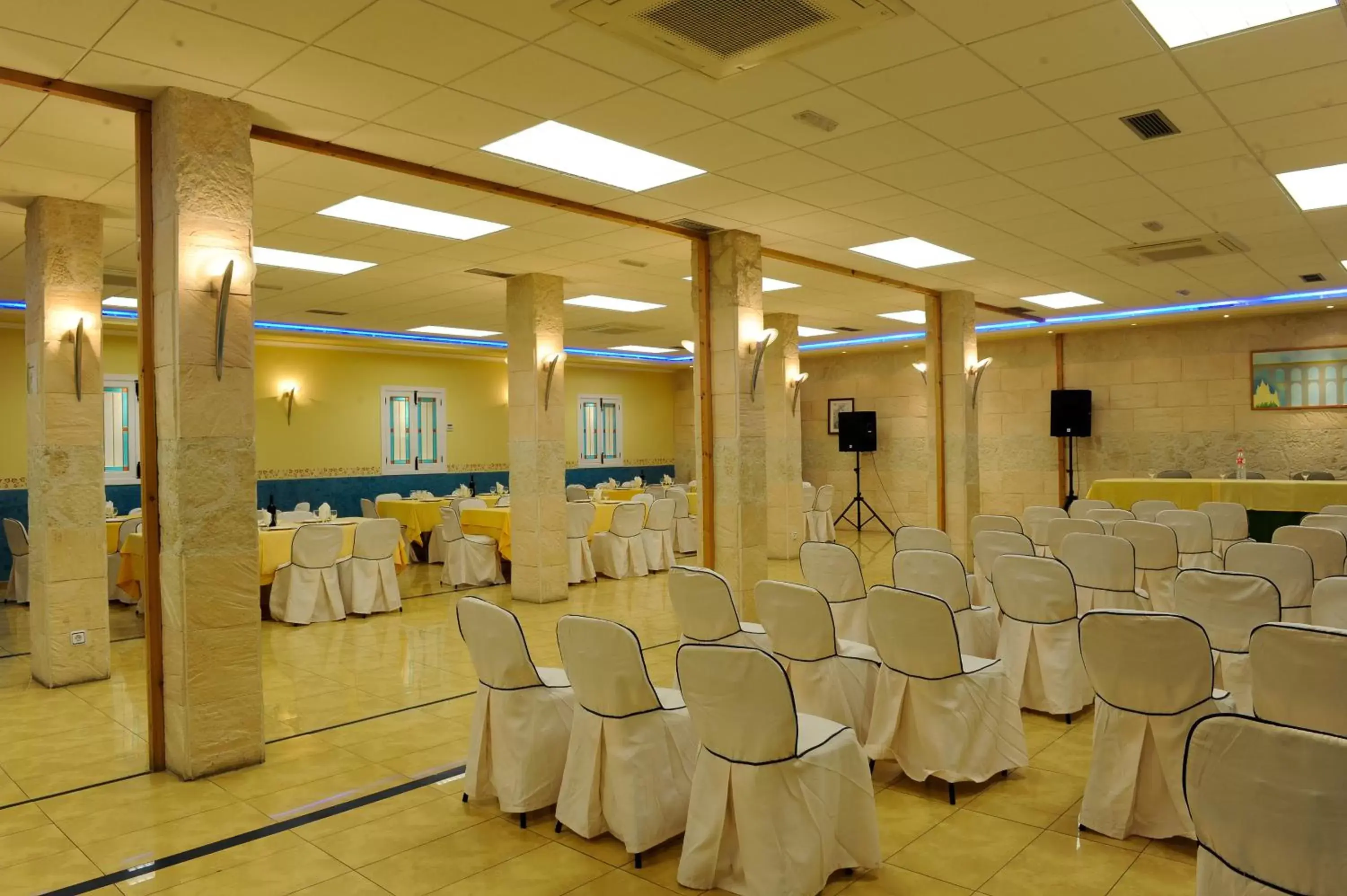 Lounge or bar, Banquet Facilities in Hotel Corregidor