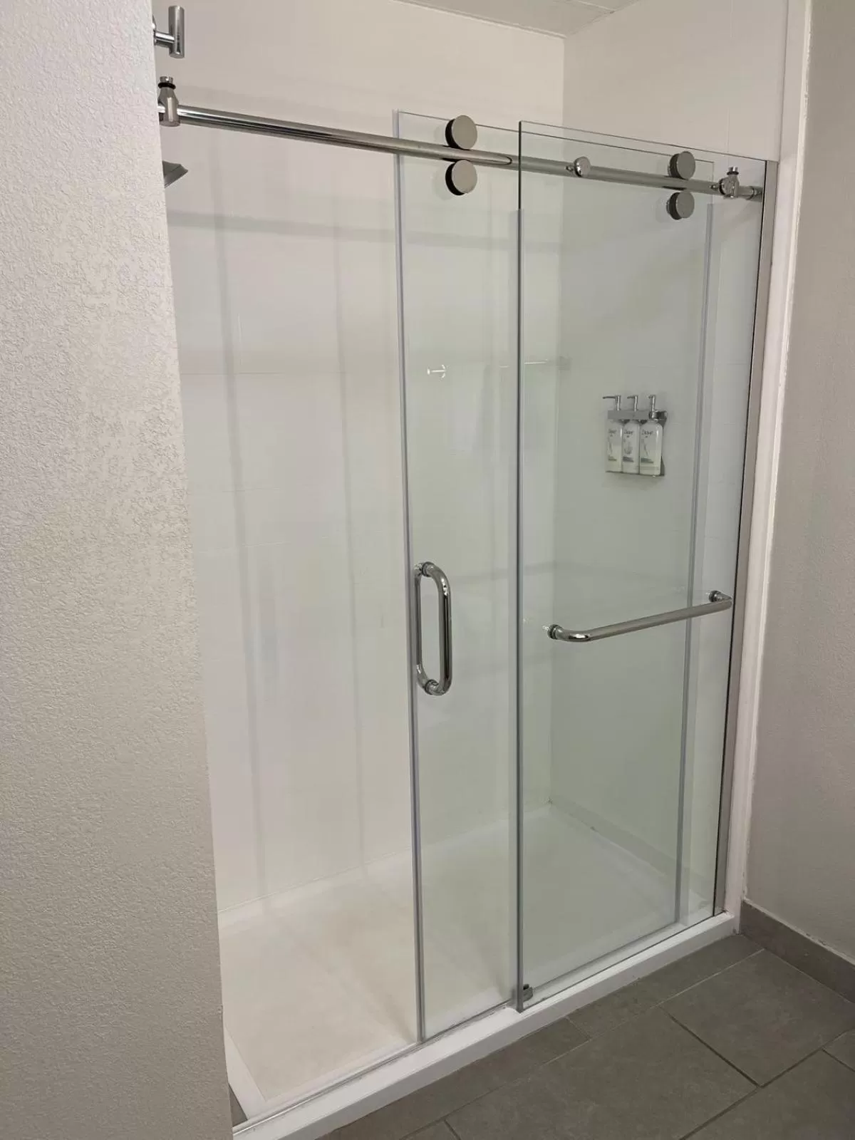 Shower in Holiday Inn Express Hotel & Suites Hiawassee by IHG