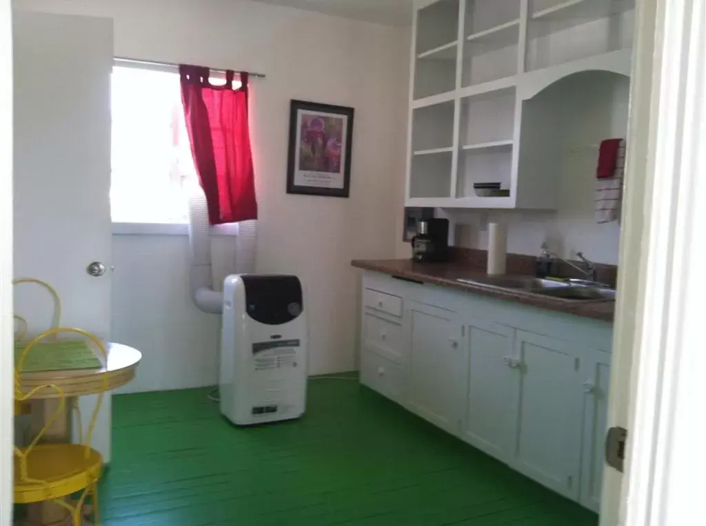 Kitchen/Kitchenette in Pelican Spa