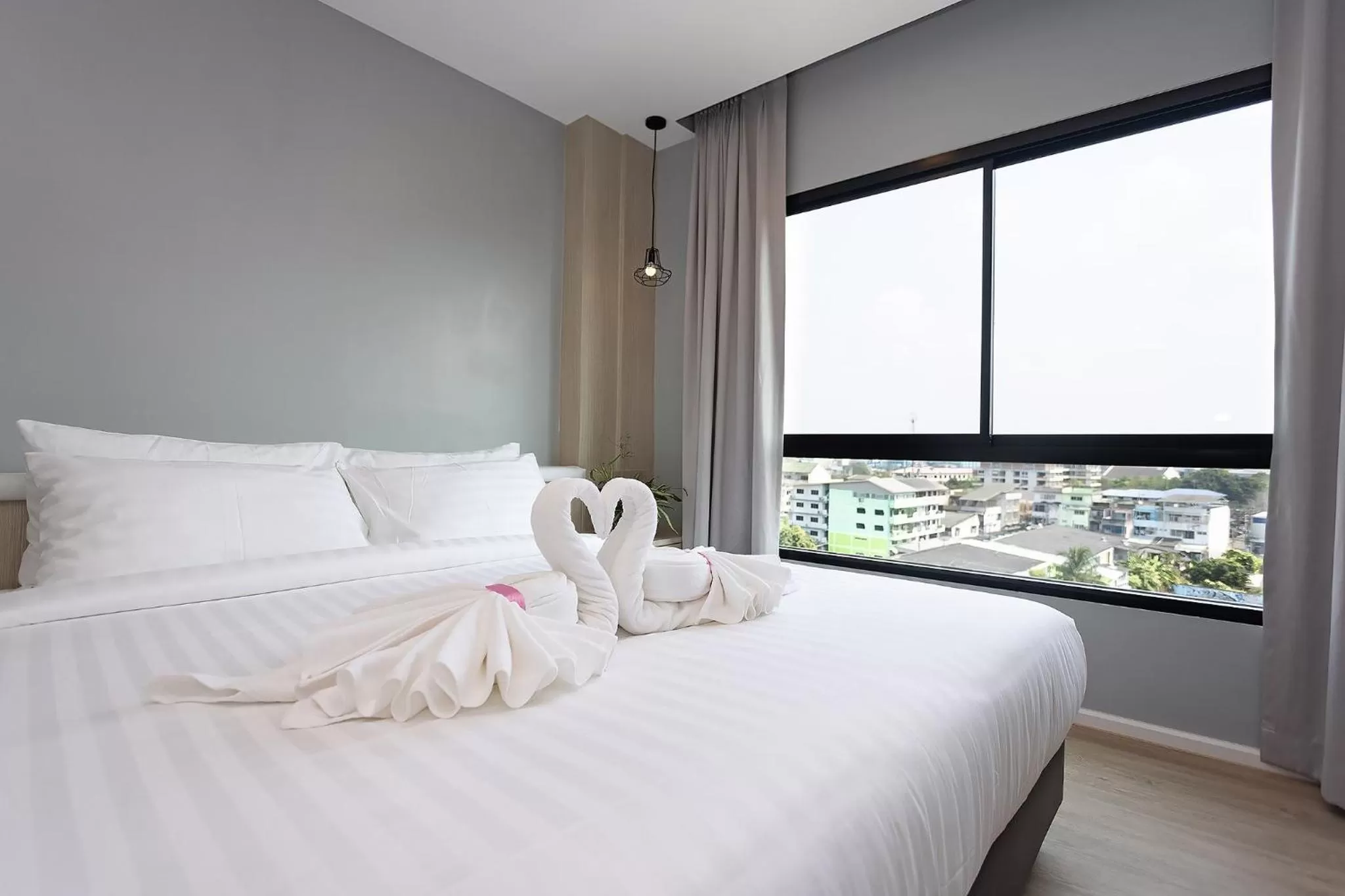 Bed in Napa Hotel Ratchaburi