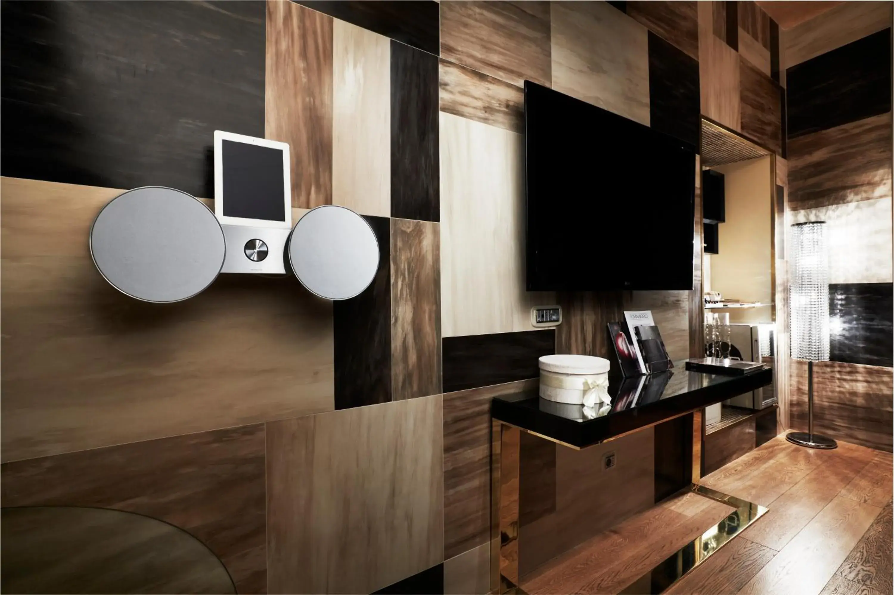 TV and multimedia, Bathroom in Spagna Royal Suite