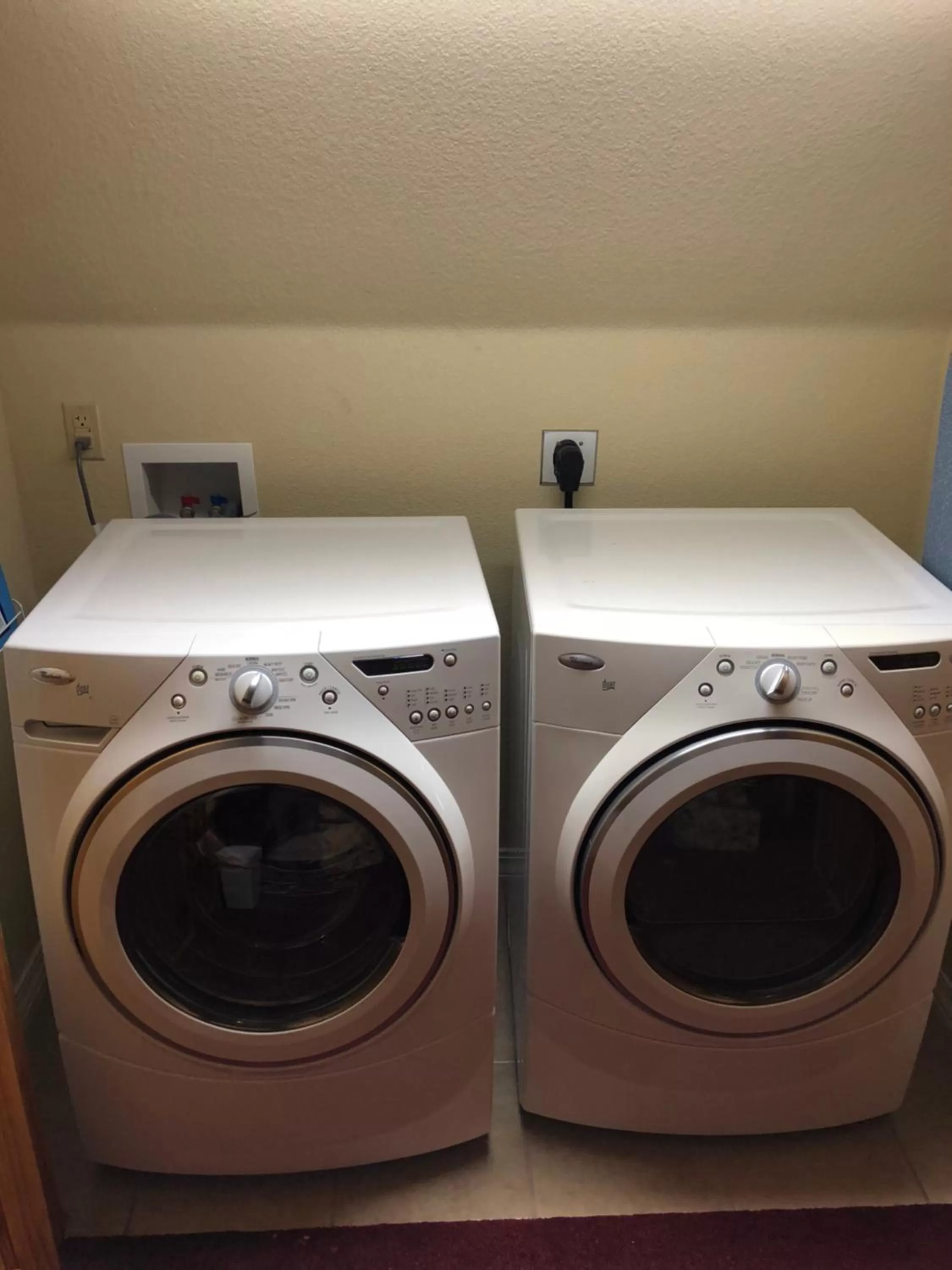 washing machine in All Seasons Inn