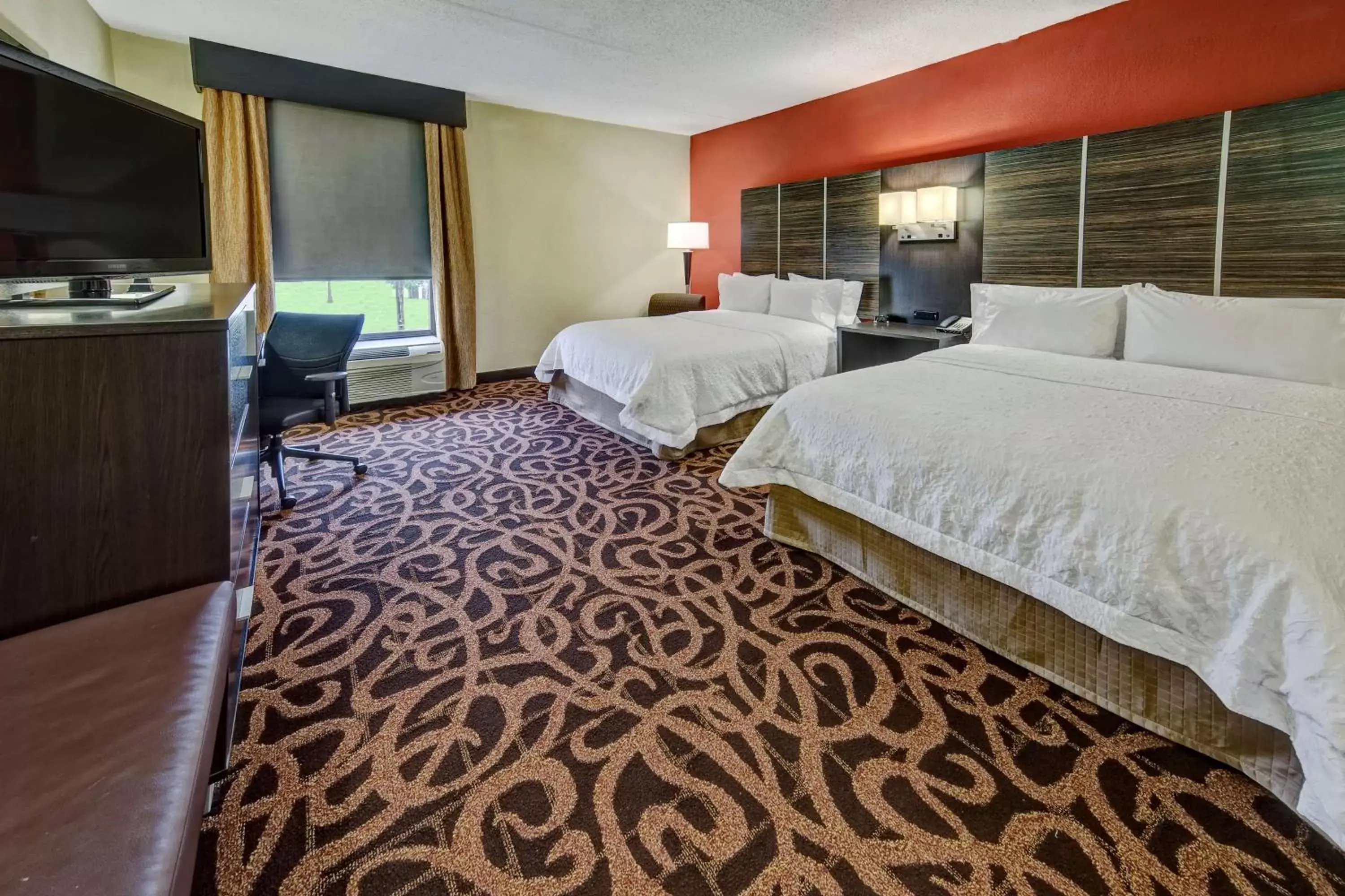 Bedroom, Bed in Hampton Inn Houston Baytown
