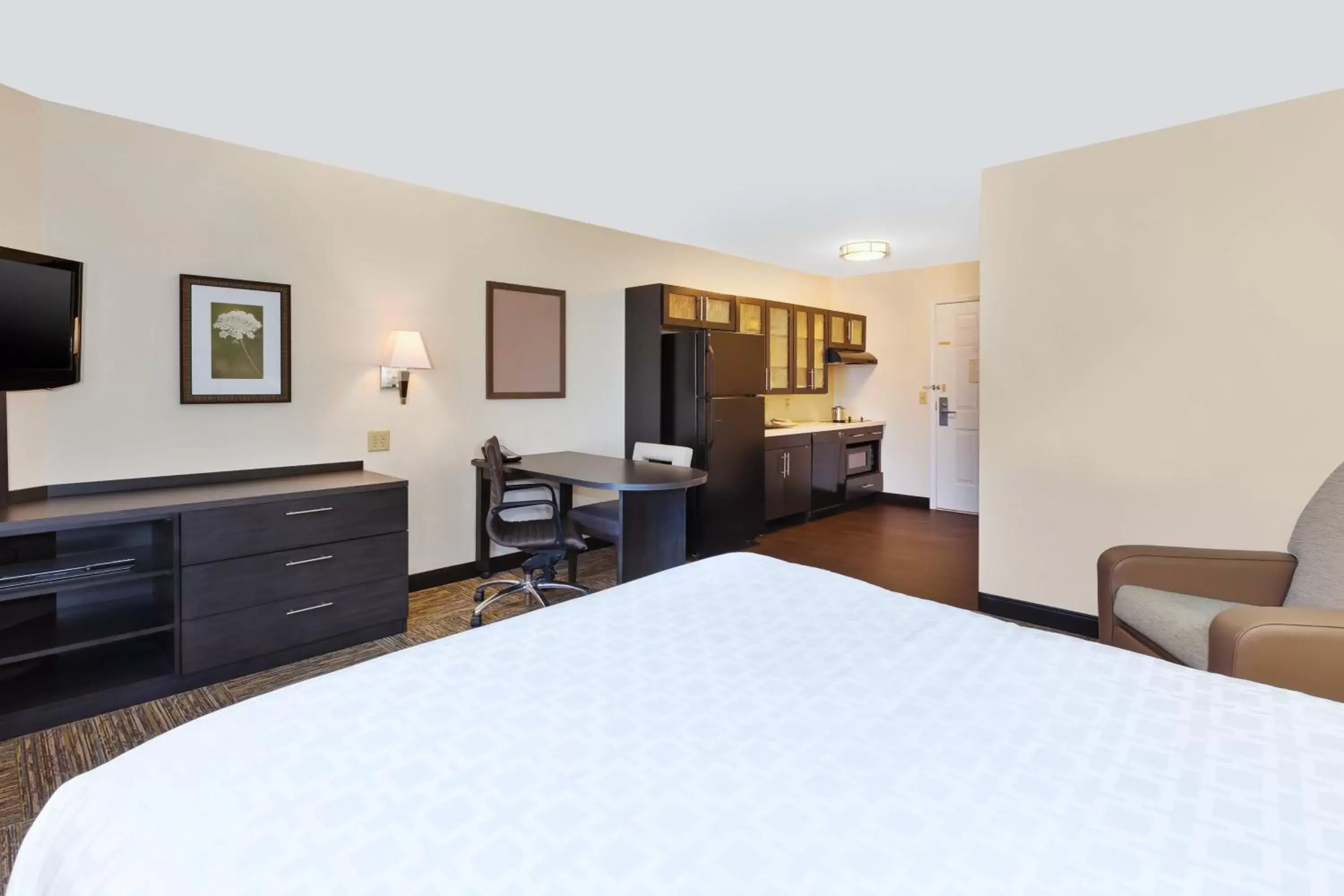 Photo of the whole room, Bed in Candlewood Suites Polaris, an IHG Hotel