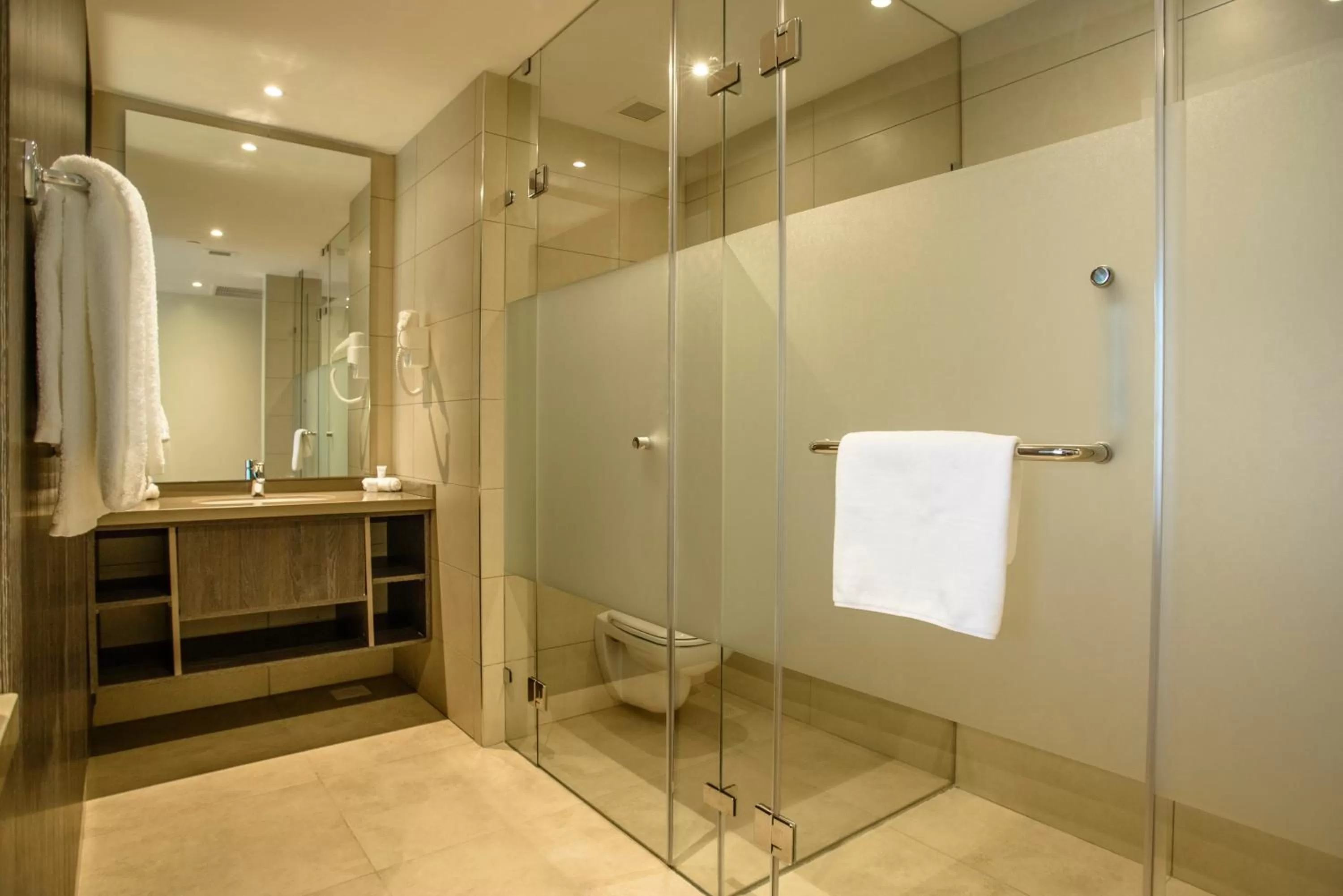 Bathroom in Tamarind Tree Hotel