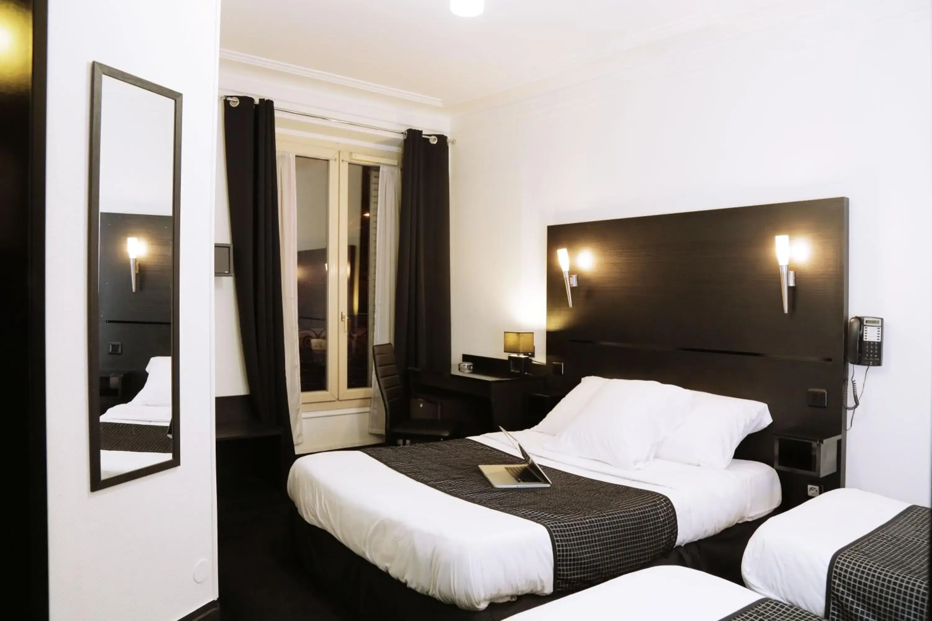 Bedroom, Bed in Hotel De L'Exposition - Republique