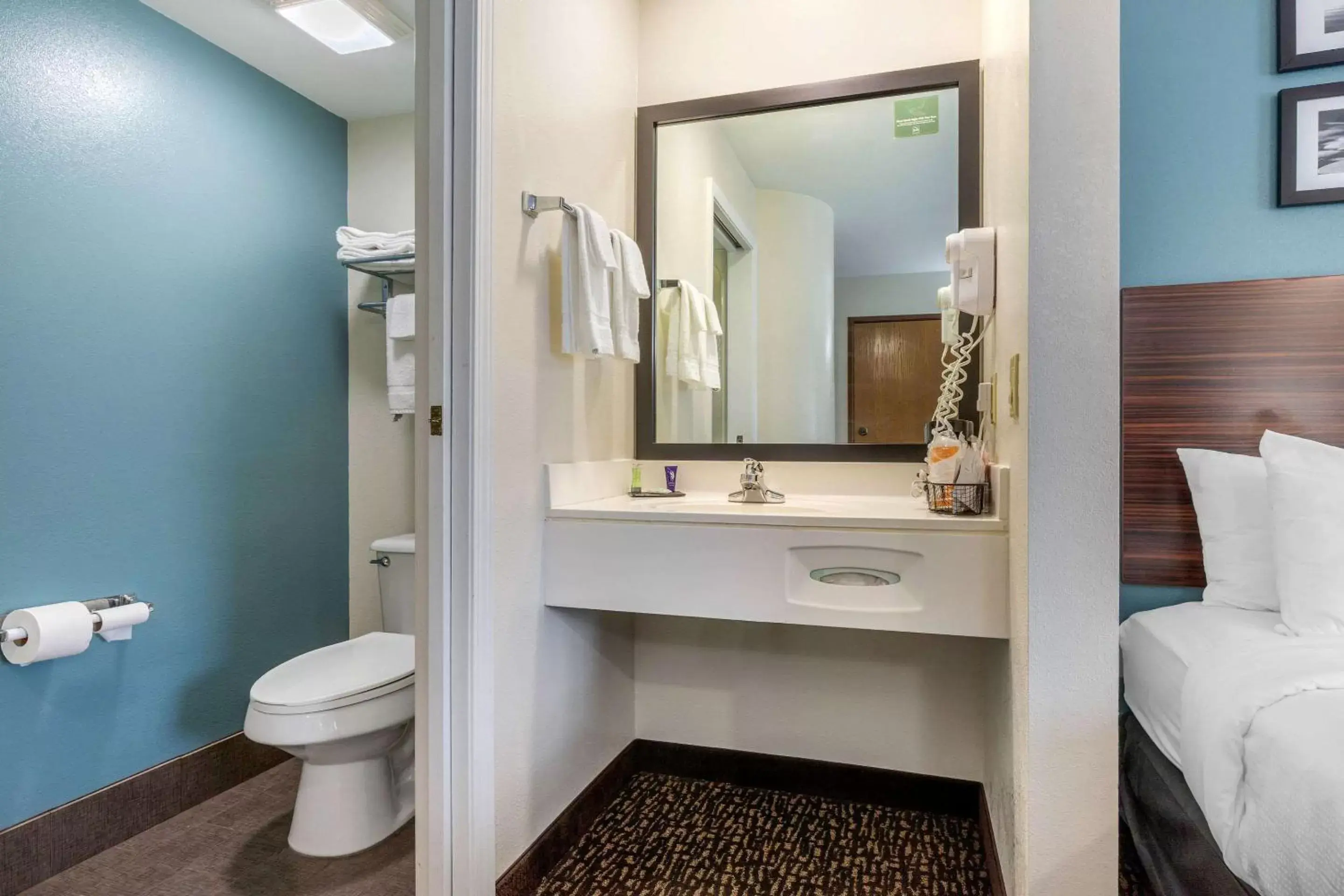 Bedroom, Bathroom in Sleep Inn & Suites Johnson City