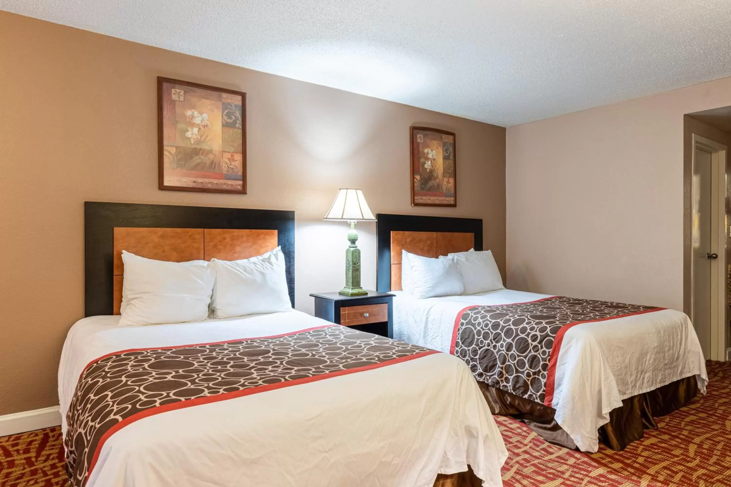 Bed in Sundial Inn Bed in Sundial Inn