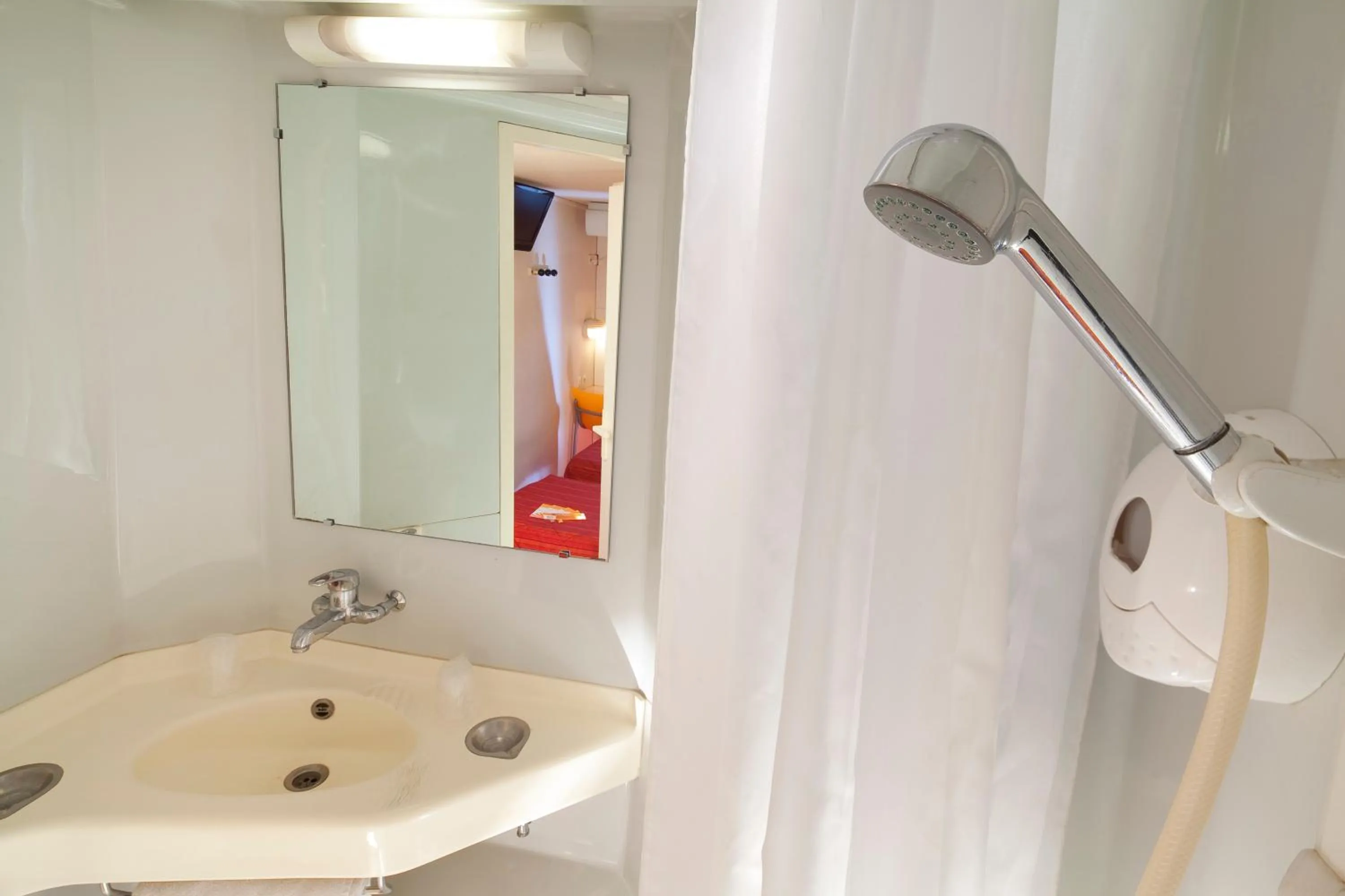 Bathroom in Premiere Classe Le Blanc Mesnil