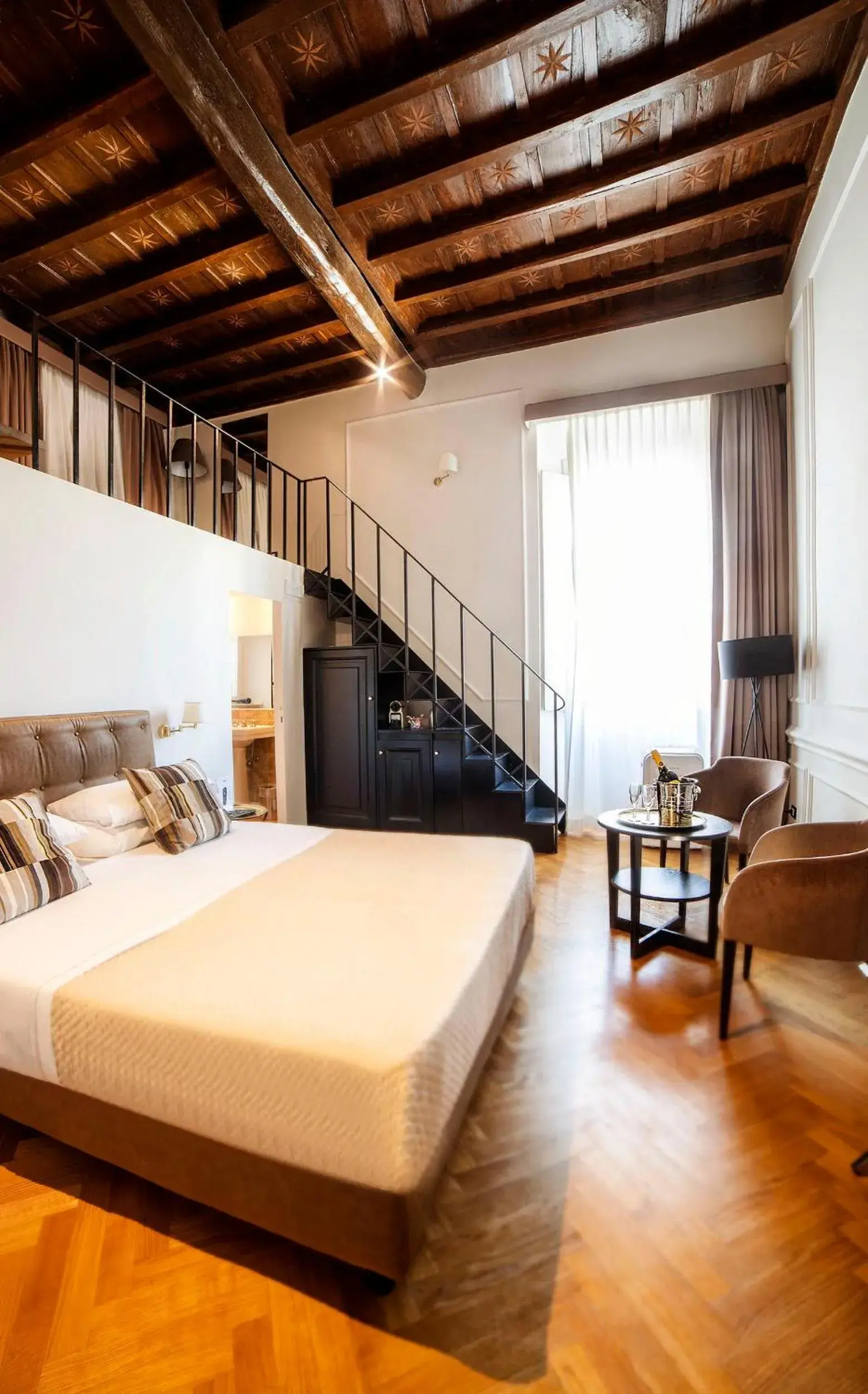 Bed in Splendor Suite Rome - Suites & Apartments