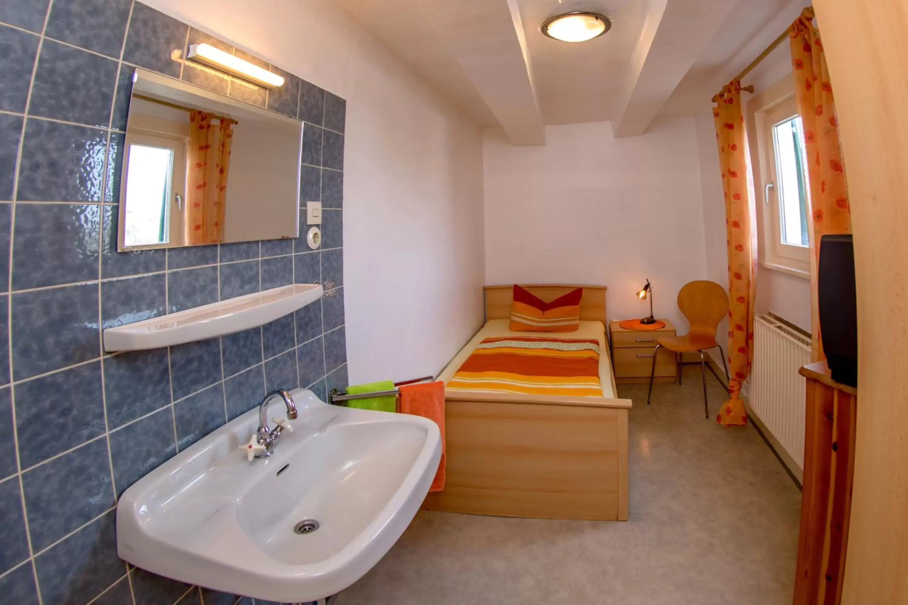 Single Room with Shared Bathroom in Lindenschänke Single Room with Shared Bathroom in Lindenschänke