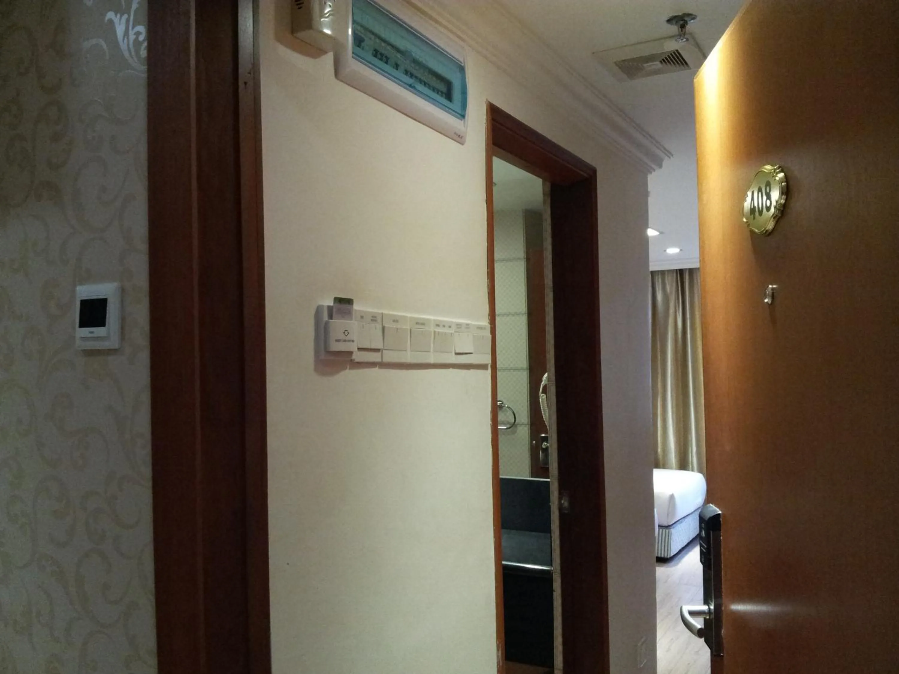 Bedroom in Cardogan Hotel