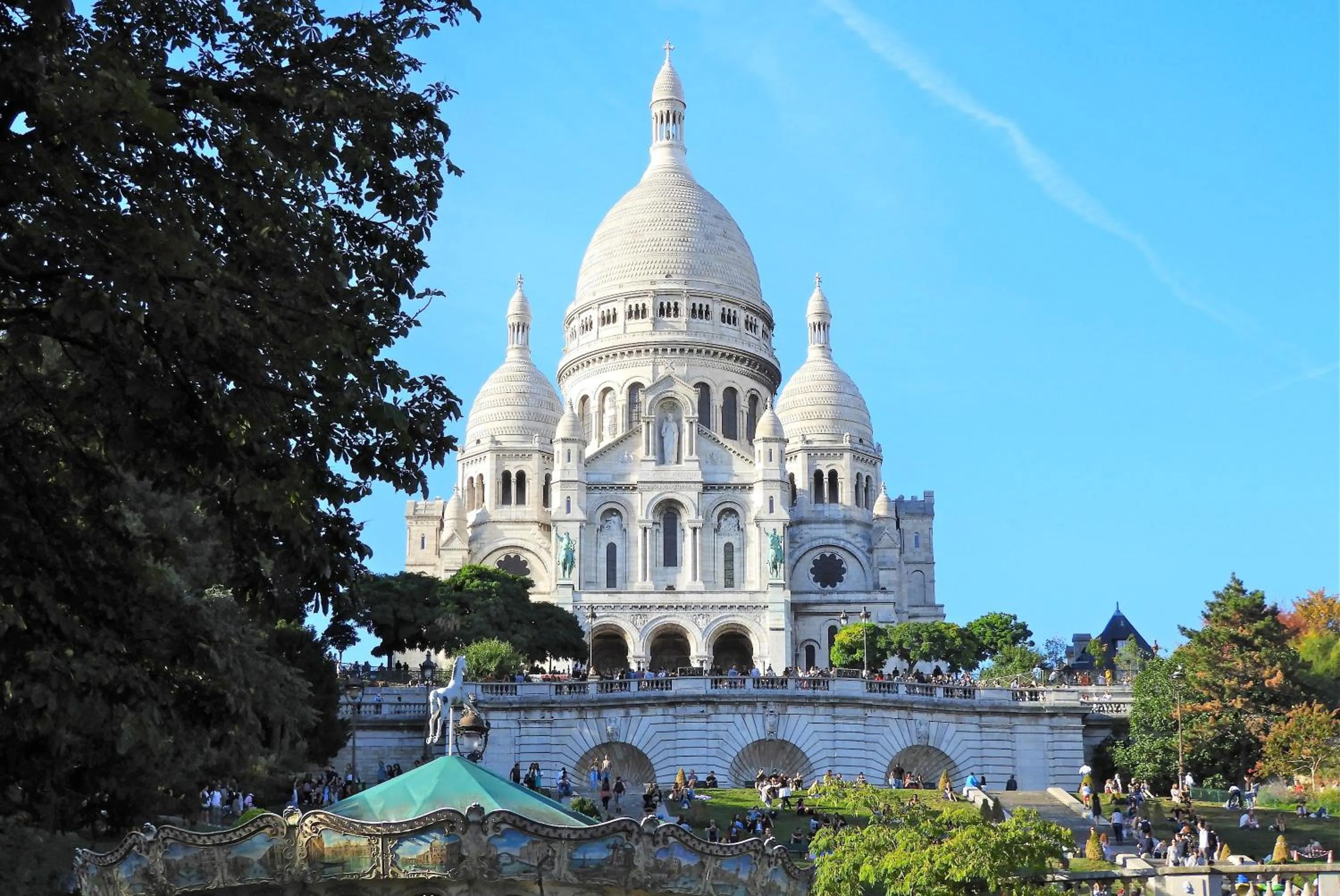 Nearby landmark in Hôtel du Théâtre by Patrick Hayat