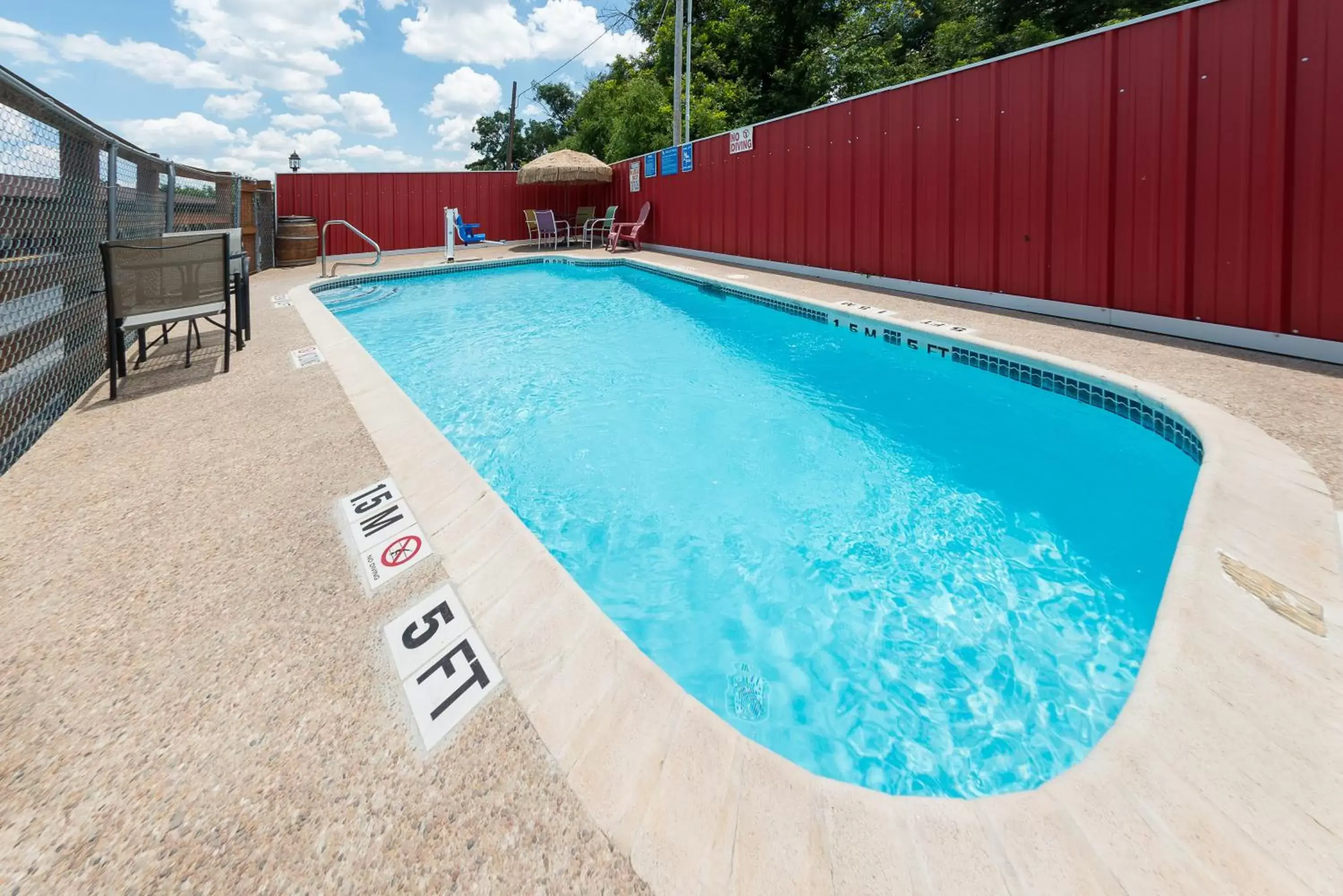 Swimming Pool in Americas Best Value Inn - Legend's Inn