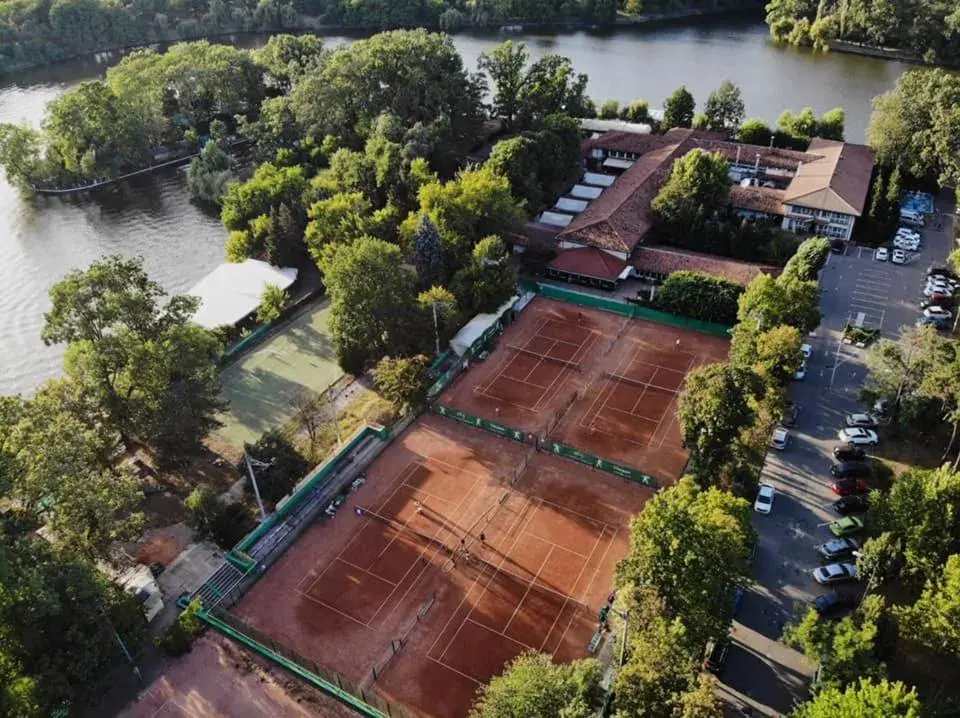 Tennis court, Bird's-eye View in Hotel Herastrau